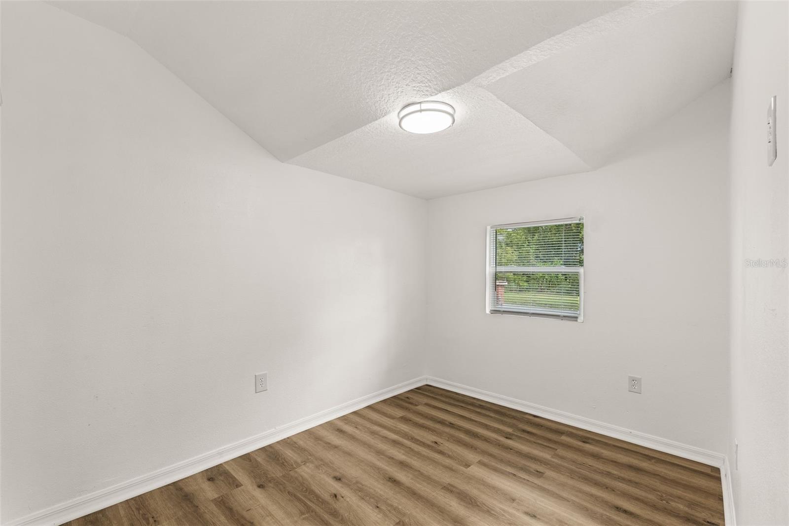 828 Booker Ave Property Photo 17