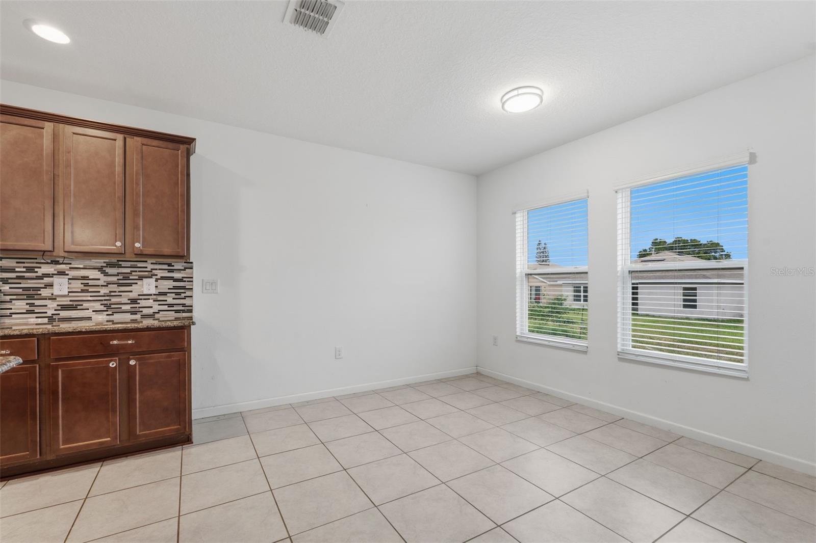 836 Cambridge Dr Property Photo 12
