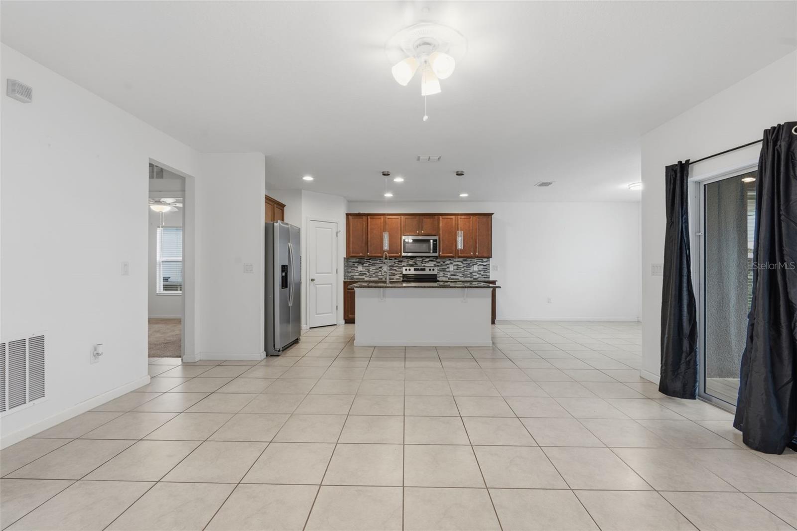 836 Cambridge Dr Property Photo 15