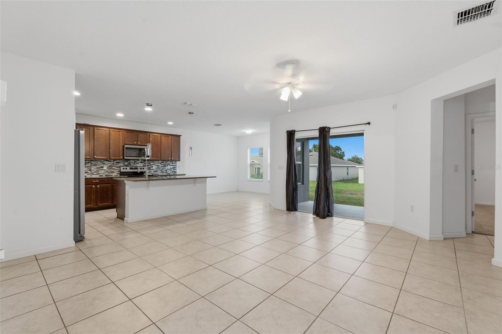 836 Cambridge Dr Property Photo 16