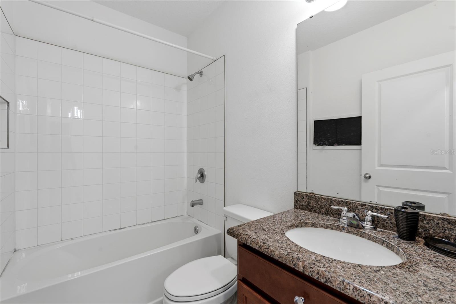 836 Cambridge Dr Property Photo 23