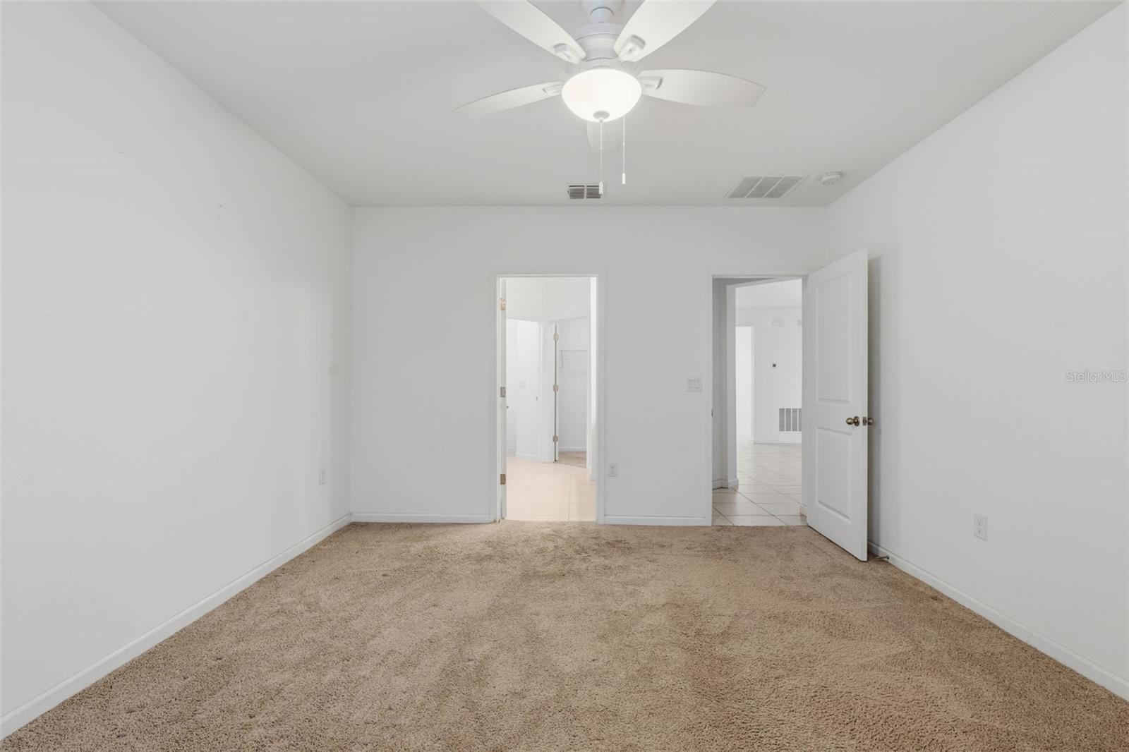 836 Cambridge Dr Property Photo 29