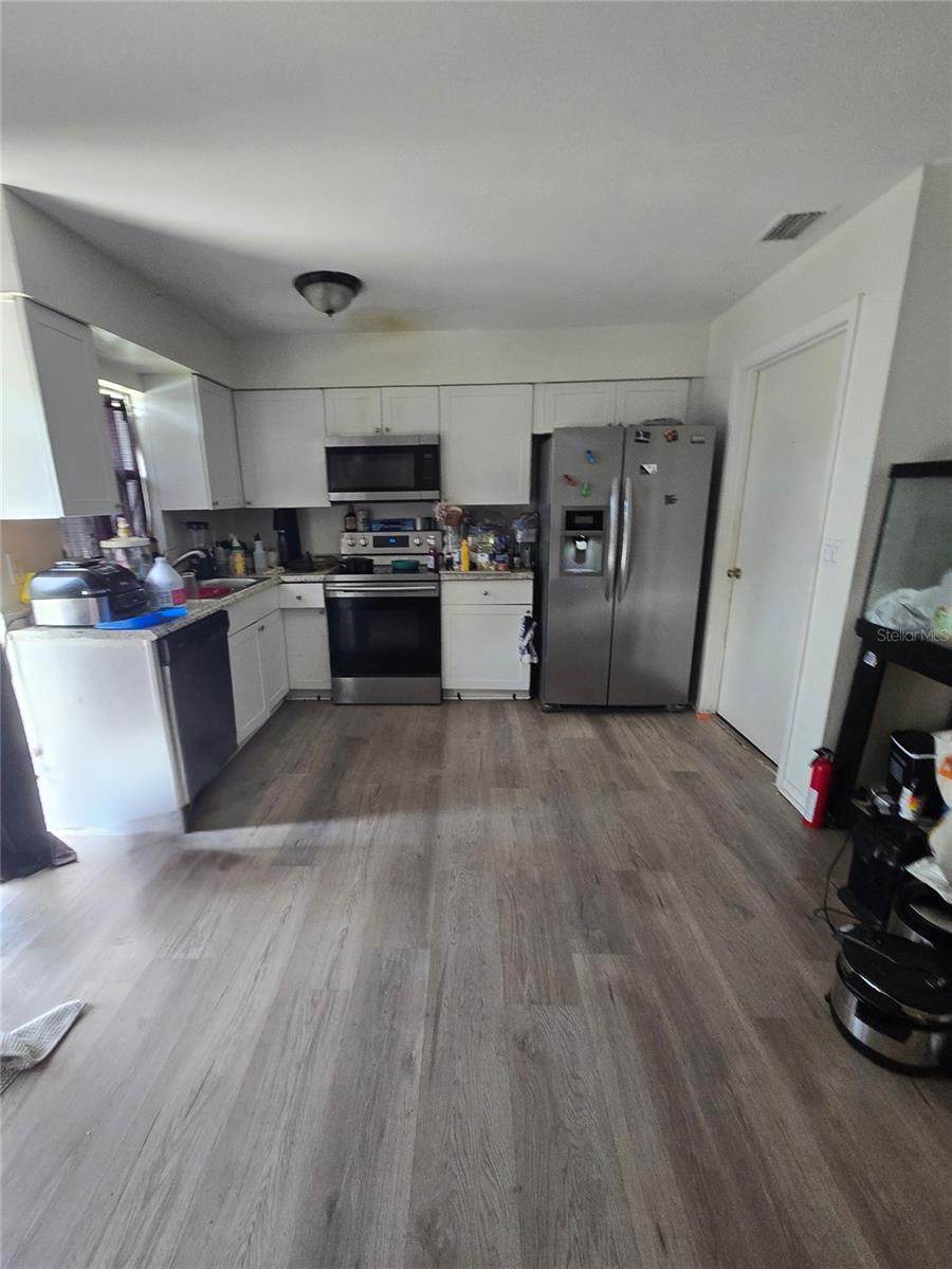 310 Ogden St Property Photo 6