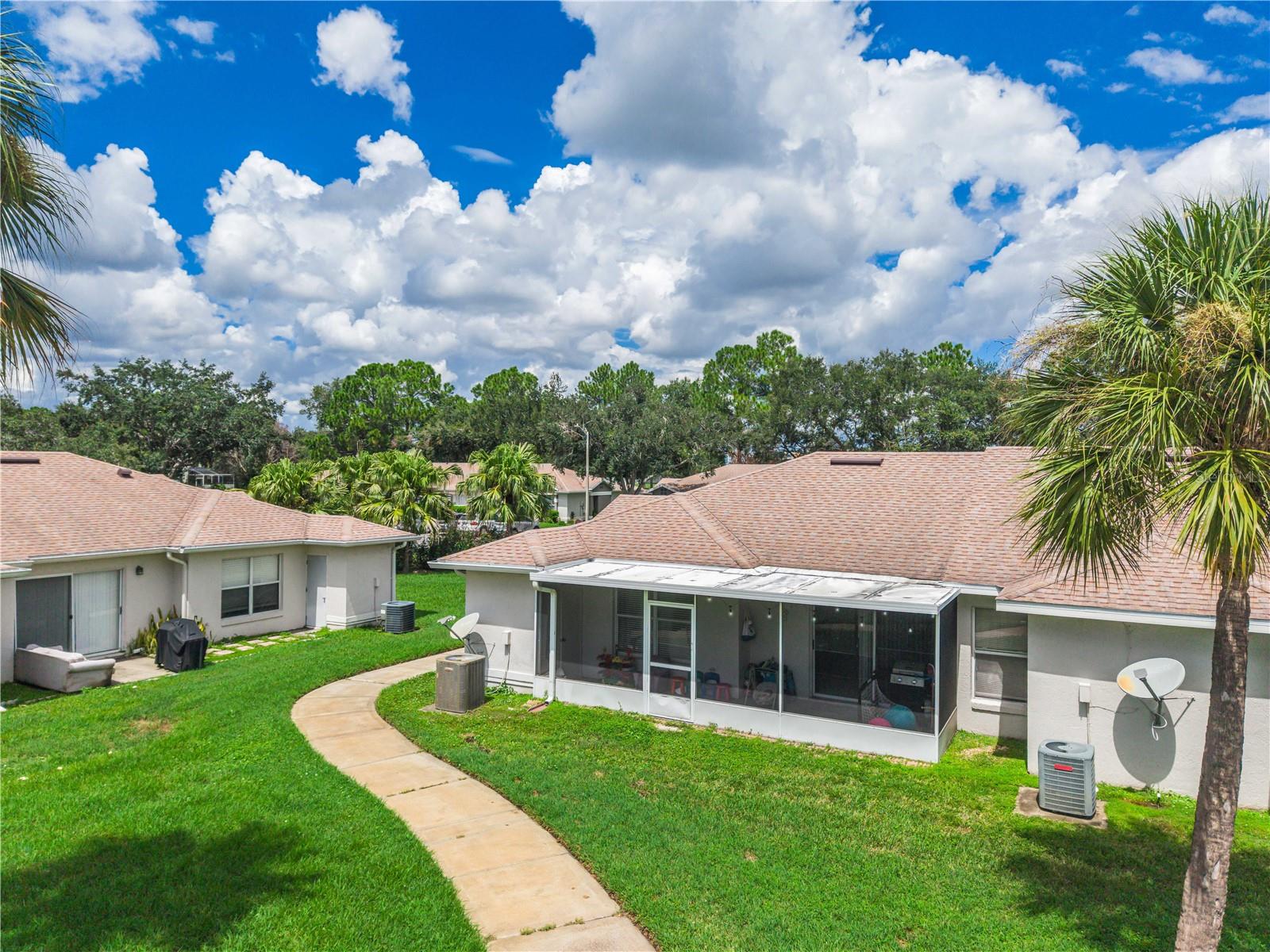 1226 Lucaya Cir Property Photo 6