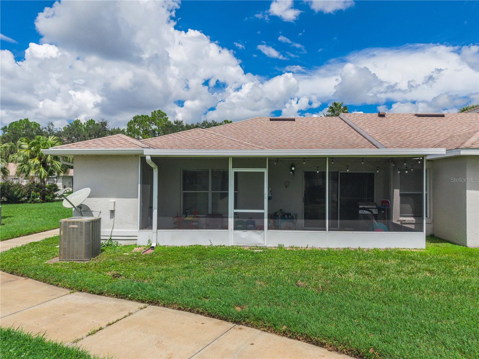 1226 Lucaya Cir Property Photo 7