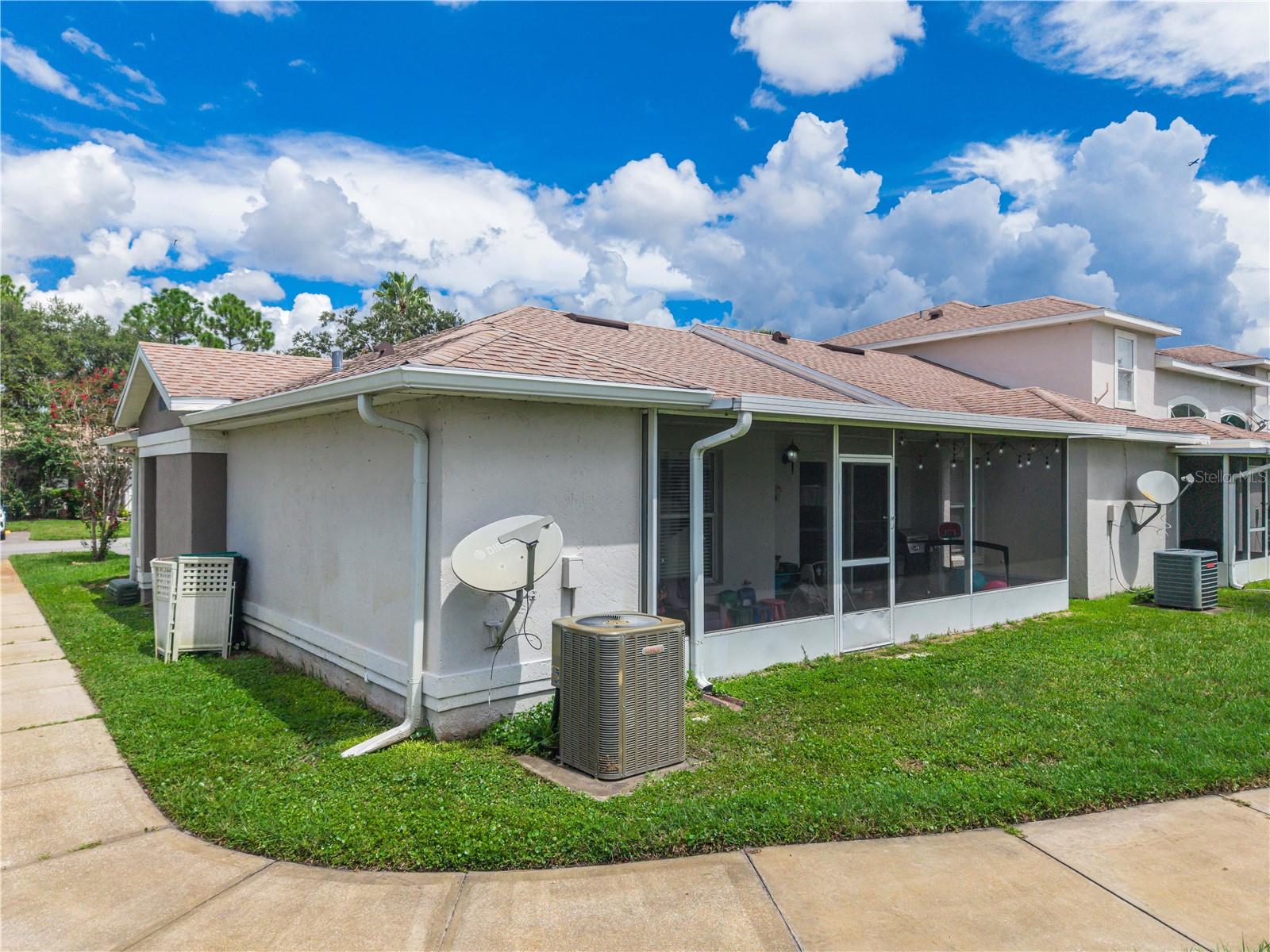 1226 Lucaya Cir Property Photo 8
