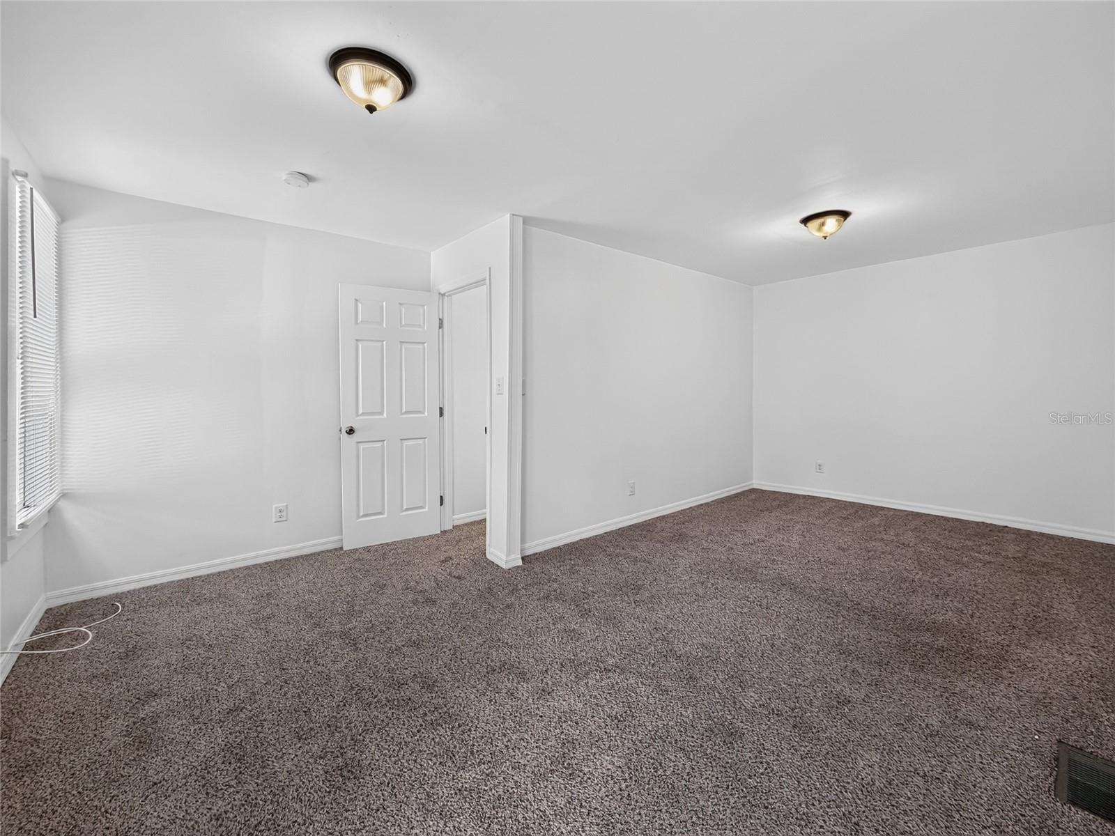325 S 2nd St Property Photo 21