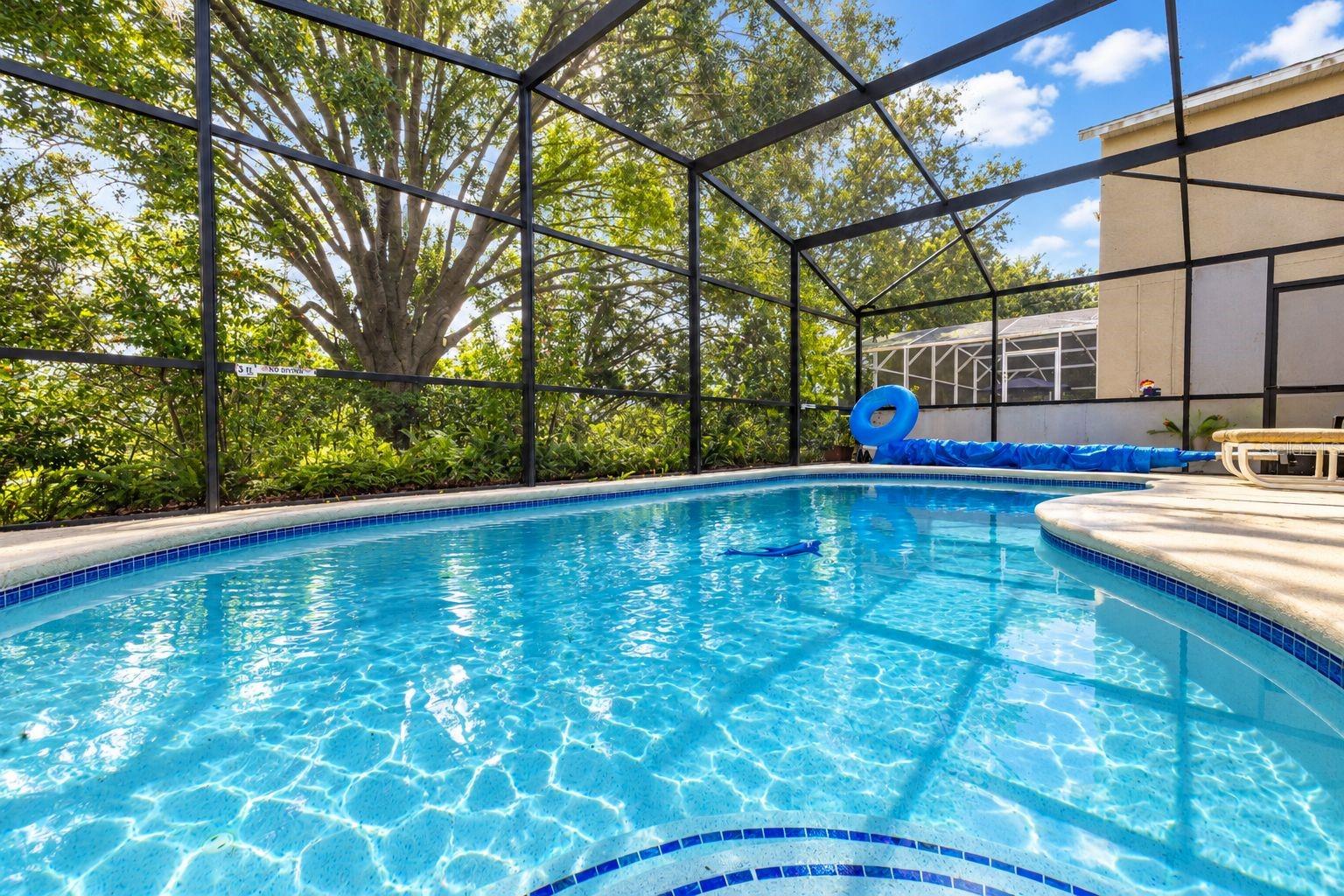 425 Castlemain Cir Property Photo 2