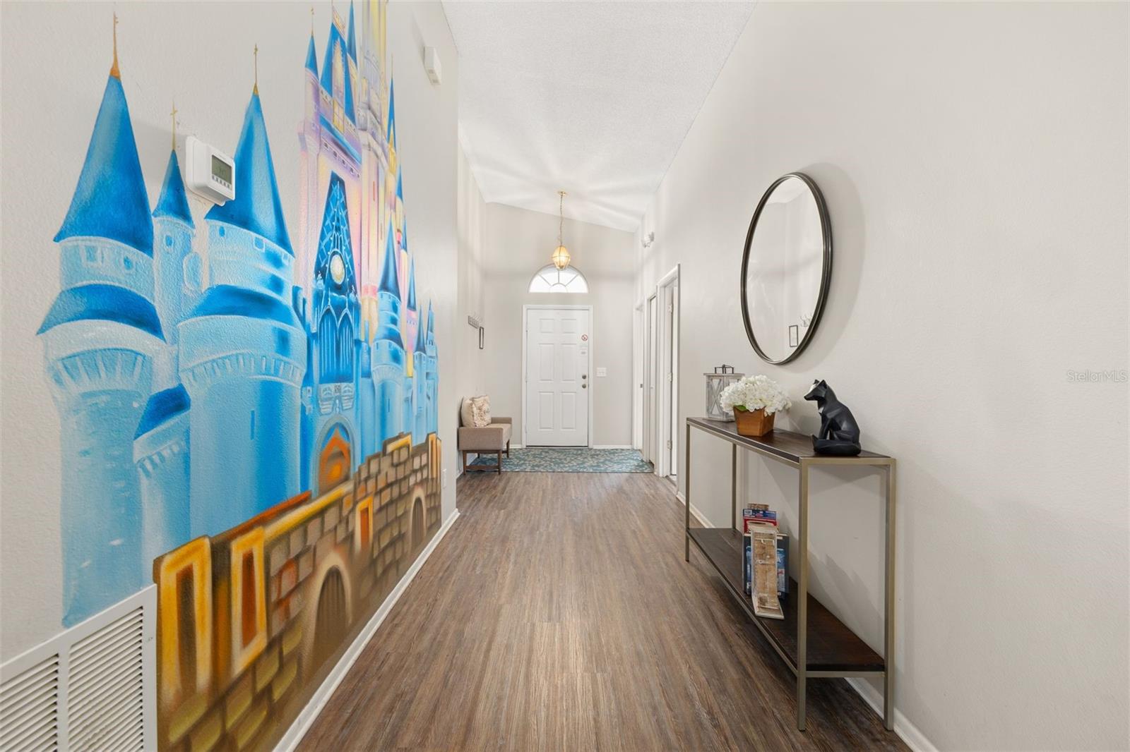425 Castlemain Cir Property Photo 6