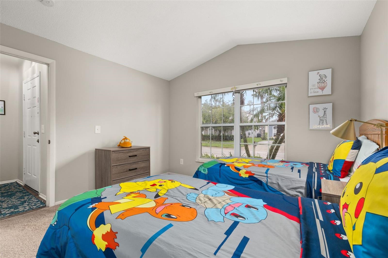 425 Castlemain Cir Property Photo 27