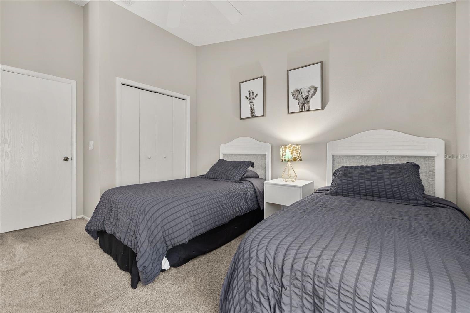425 Castlemain Cir Property Photo 32