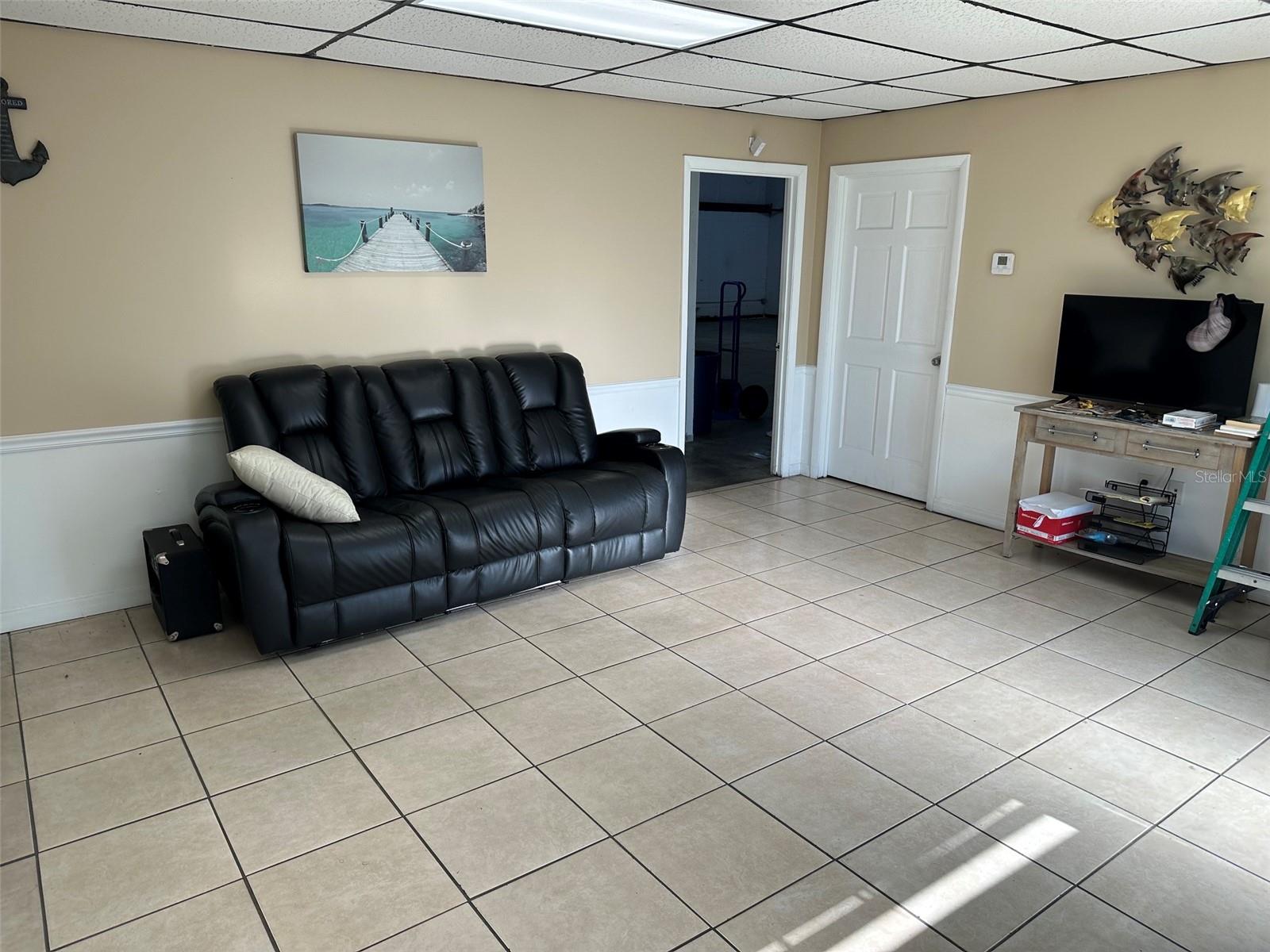 5516 Commerce Dr Property Photo 2