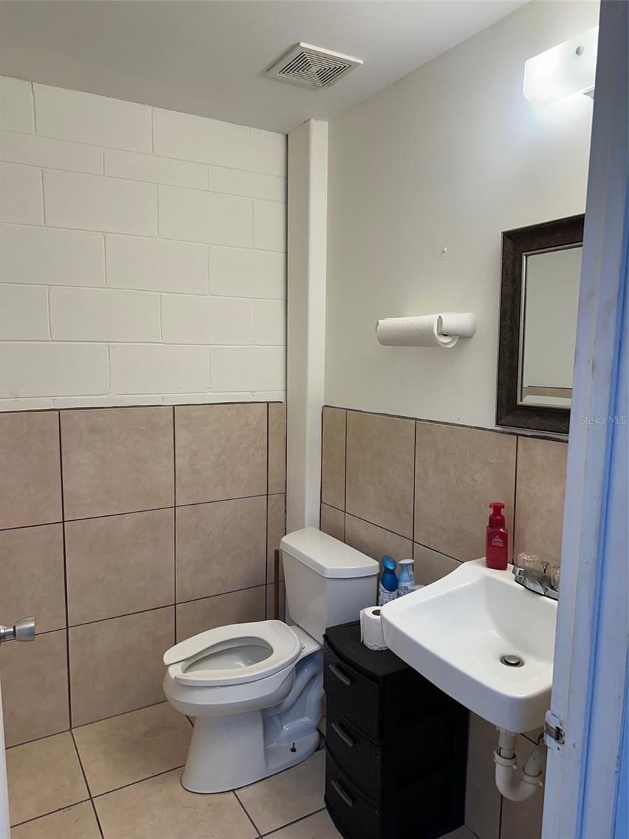 5516 Commerce Dr Property Photo 10