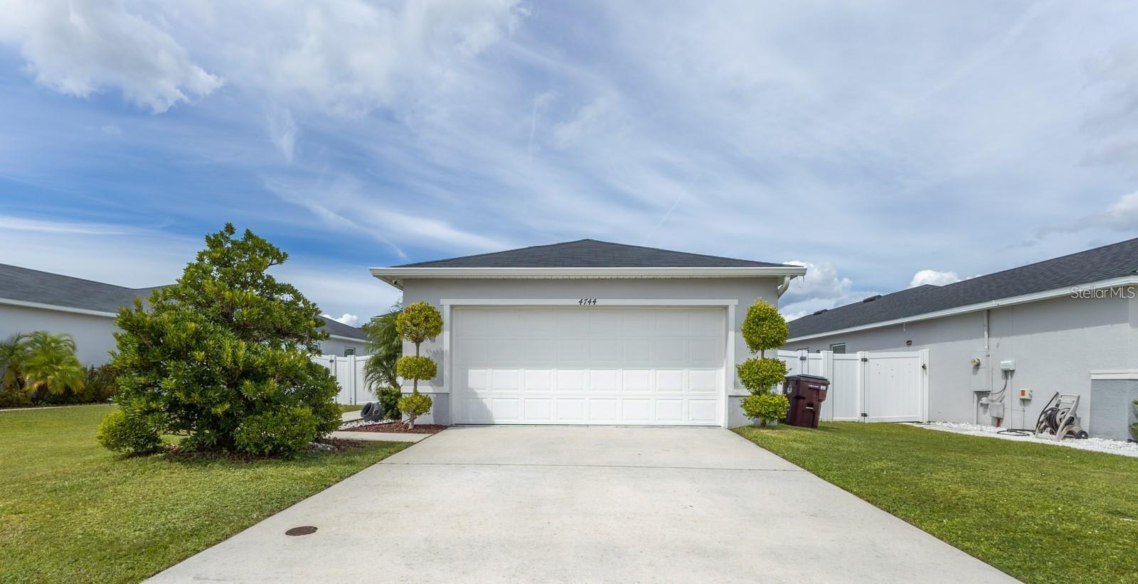 4744 GLENCREST LOOP Property Photo 1