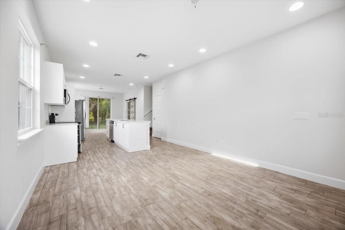 4432 Summer Flowers Pl Property Photo 5