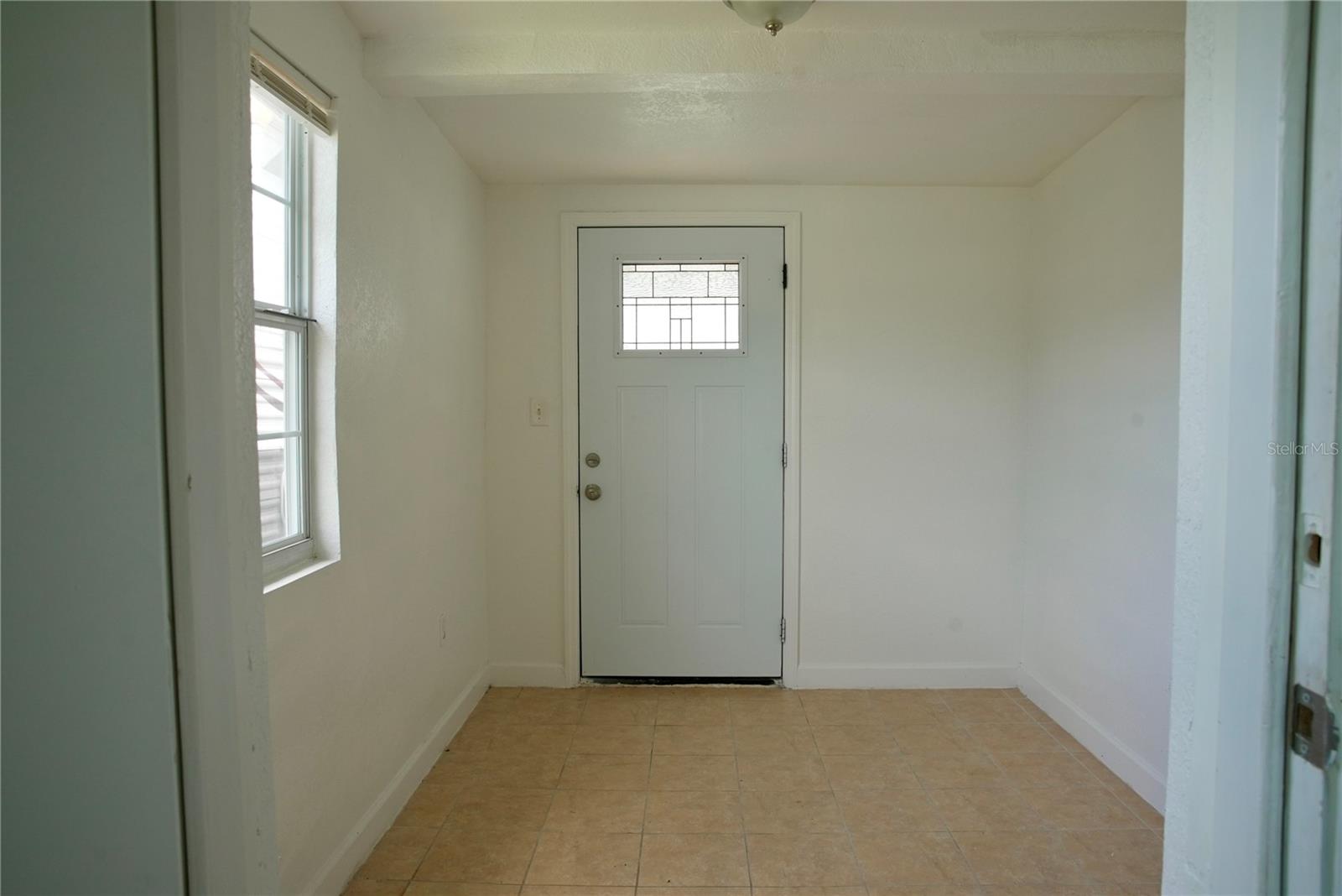 793 Eldridge St Property Photo 6