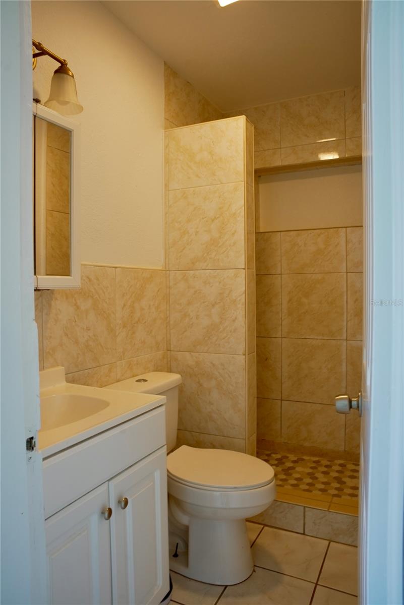 793 Eldridge St Property Photo 8
