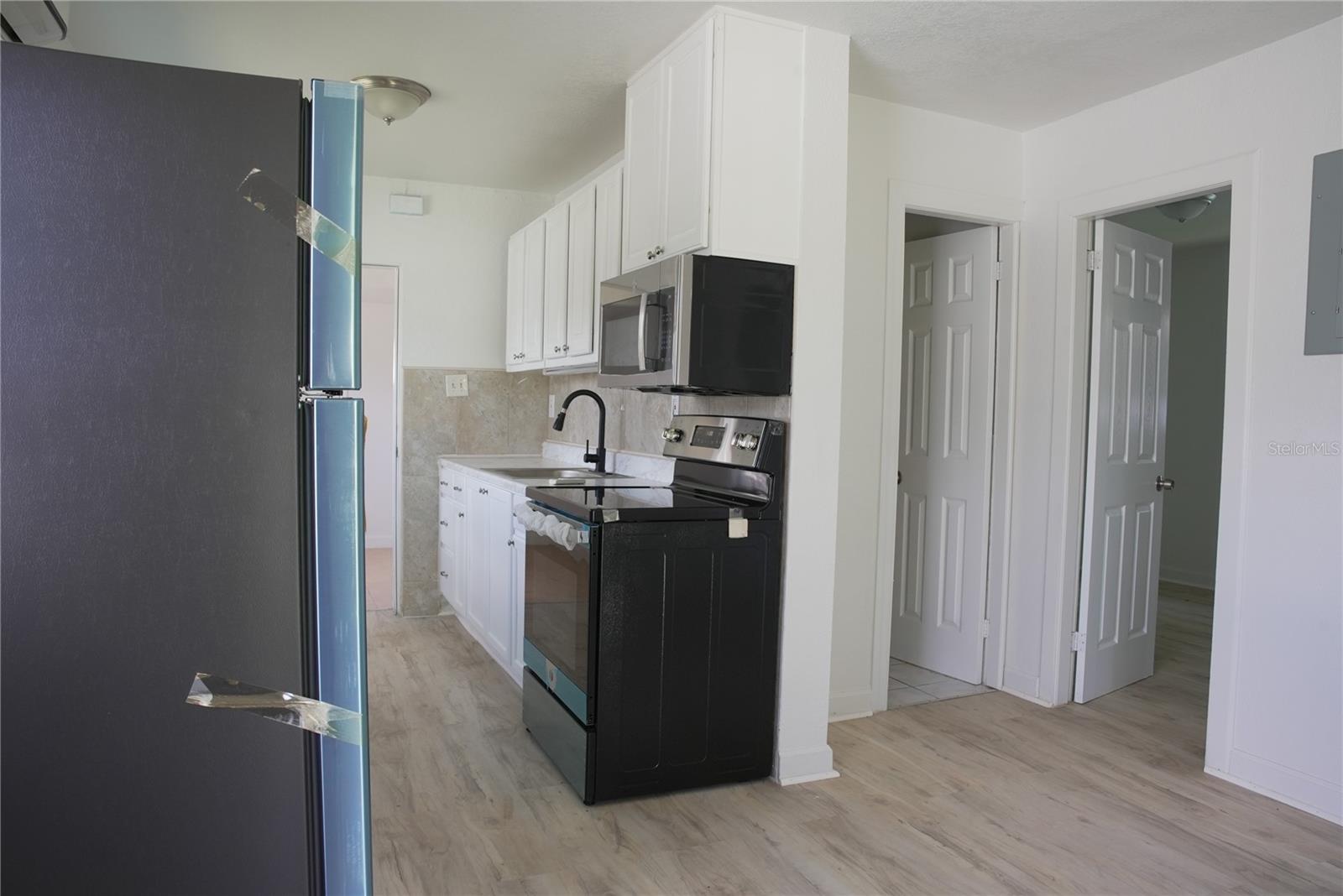 793 Eldridge St Property Photo 13