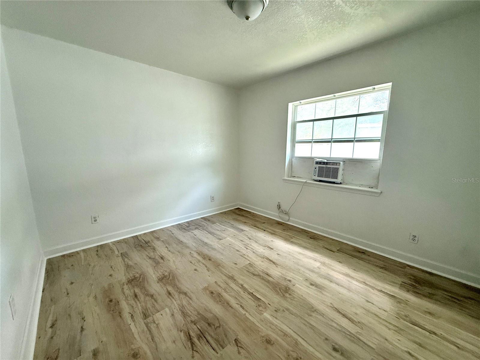 793 Eldridge St Property Photo 16