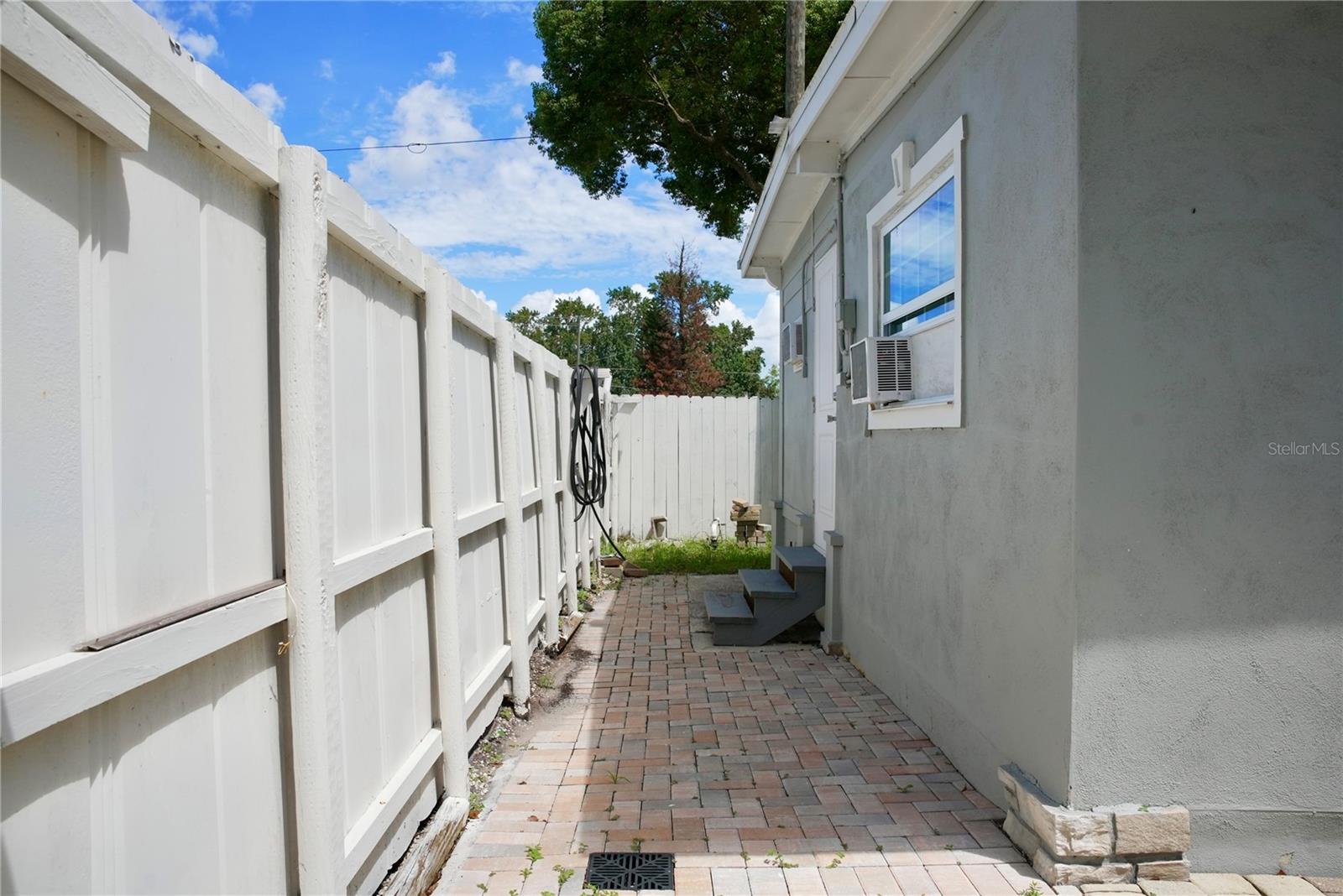 793 Eldridge St Property Photo 27