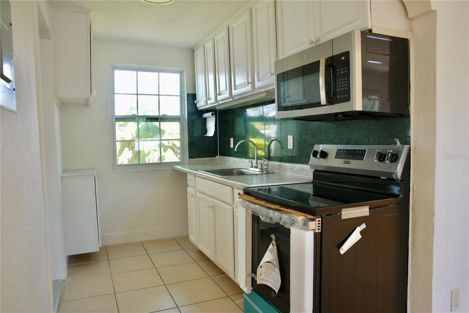 793 Eldridge St Property Photo 31