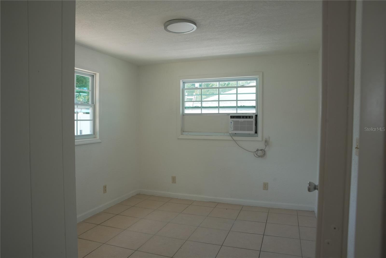 793 Eldridge St Property Photo 32