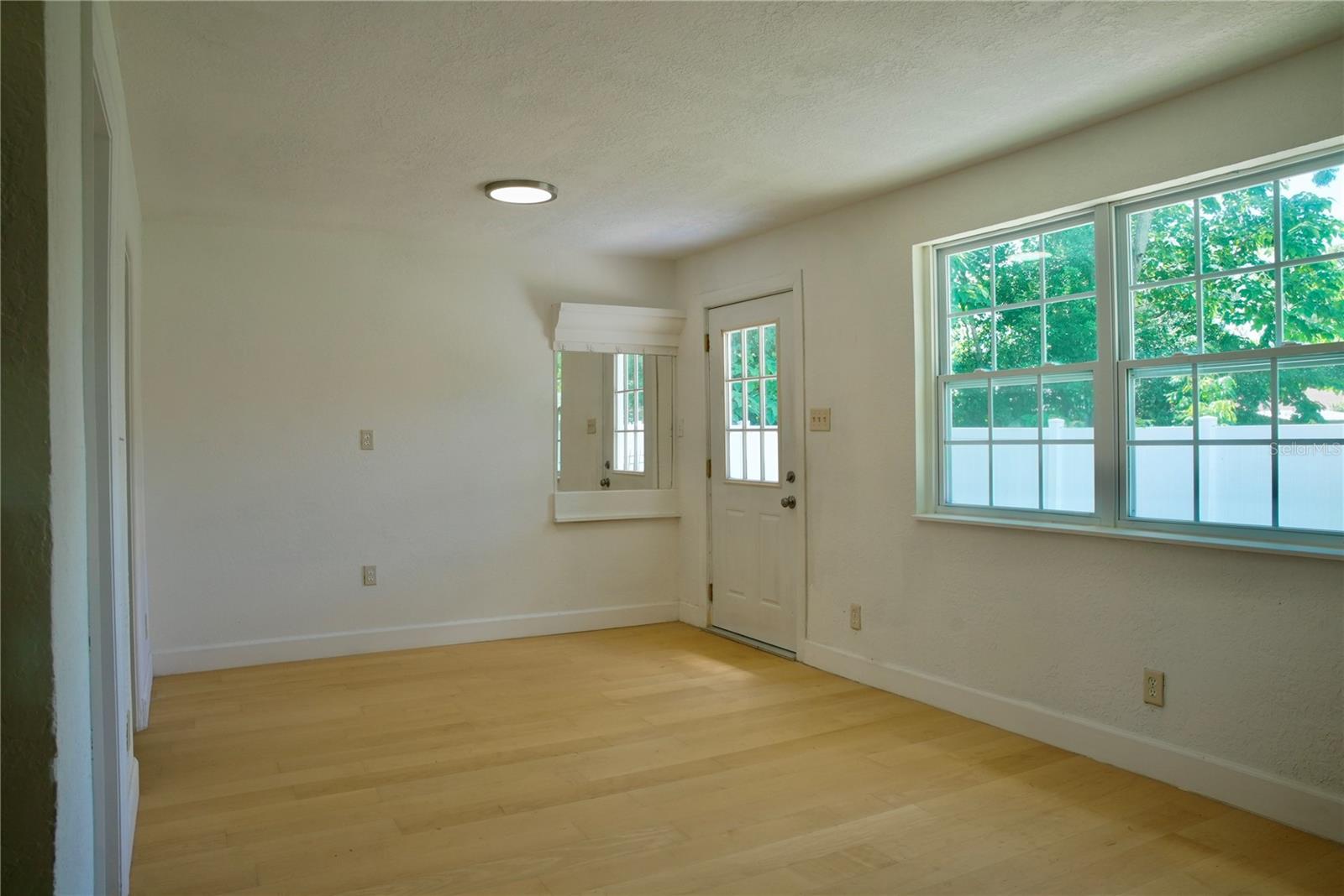 793 Eldridge St Property Photo 33