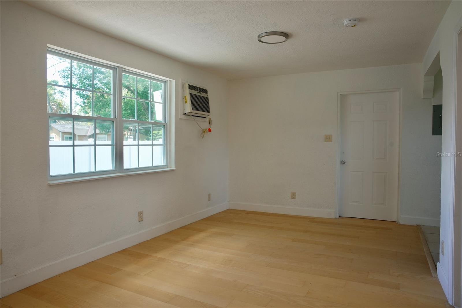 793 Eldridge St Property Photo 34