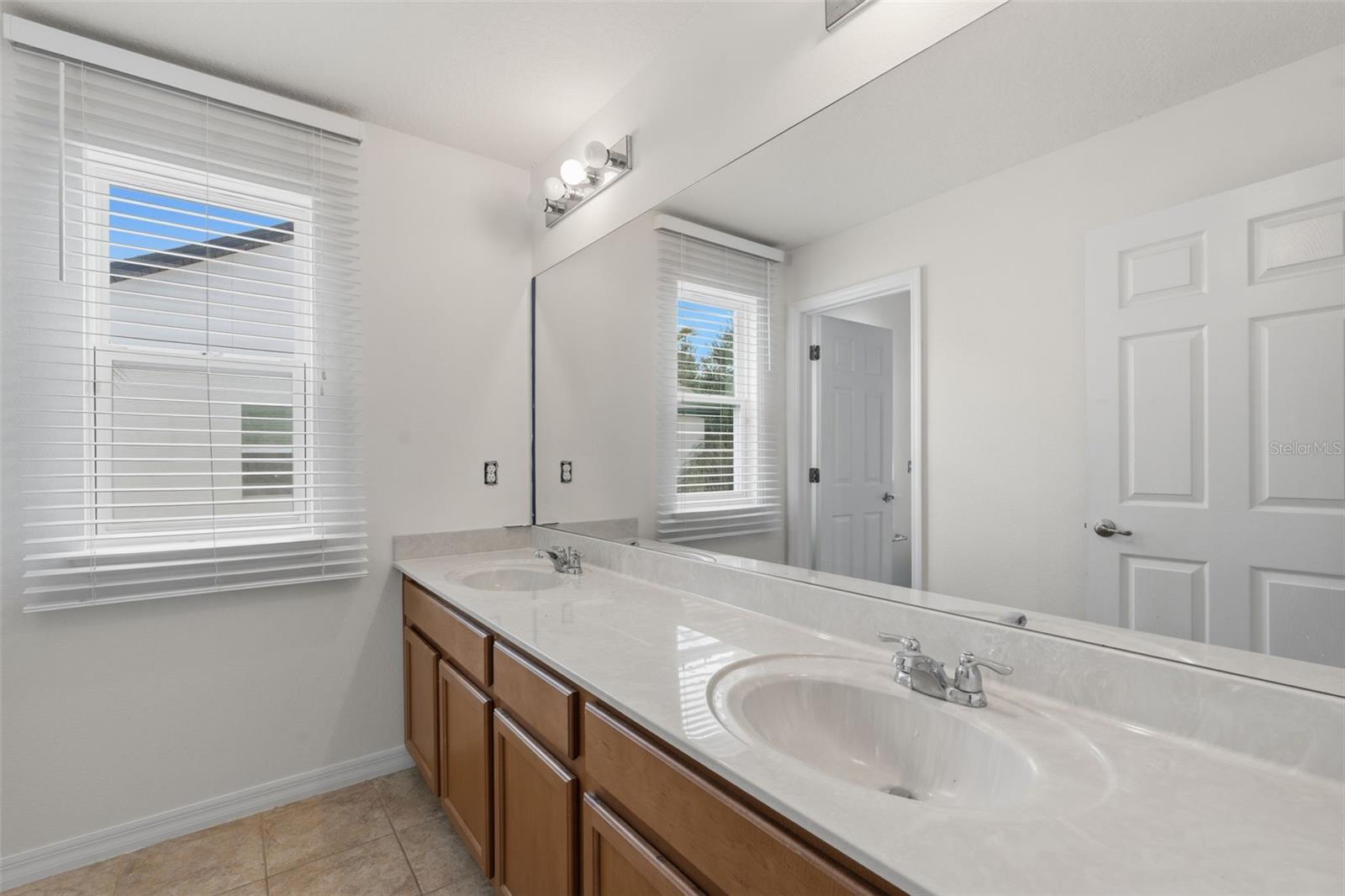 6310 Golden Dewdrop Trl Property Photo 30