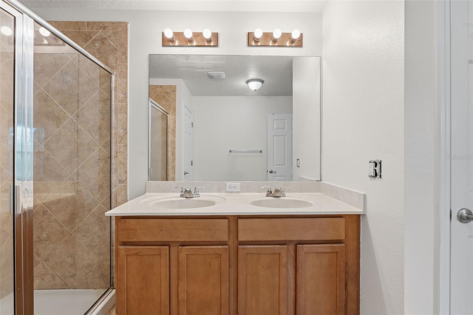 6310 Golden Dewdrop Trl Property Photo 37