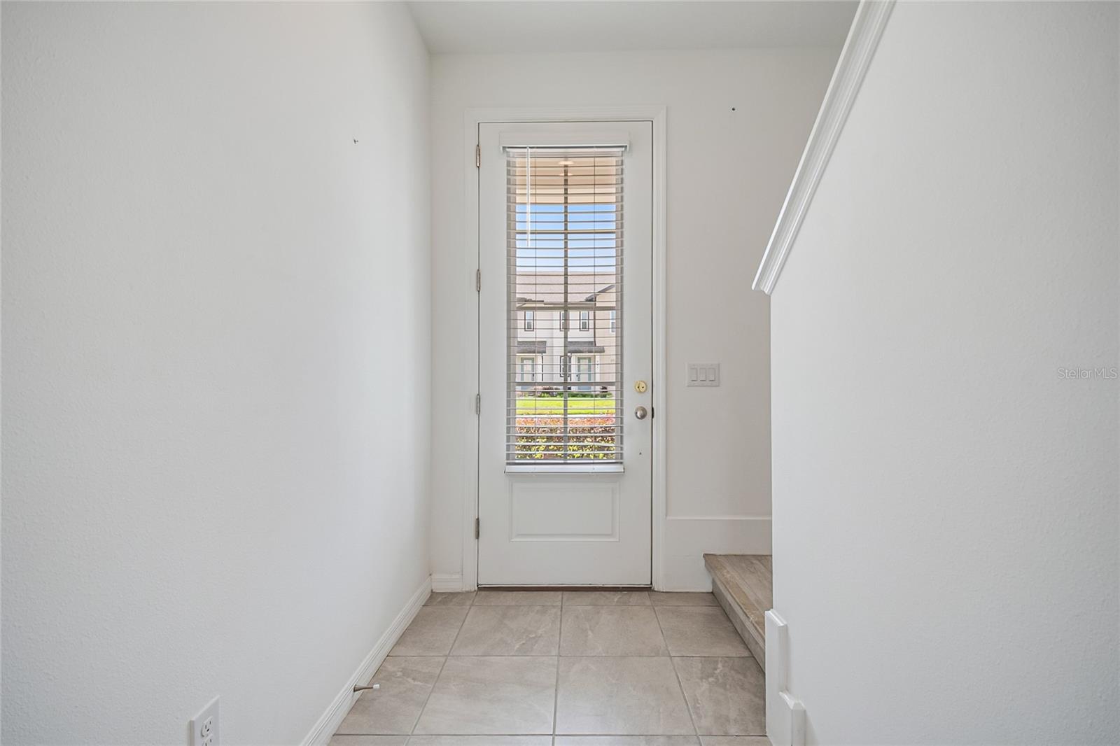 742 Longboat Dr Property Photo 3