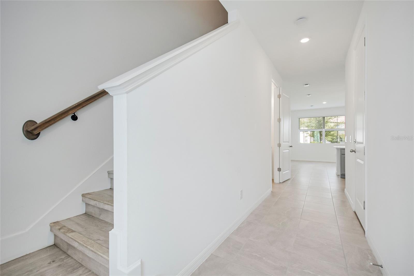 742 Longboat Dr Property Photo 4