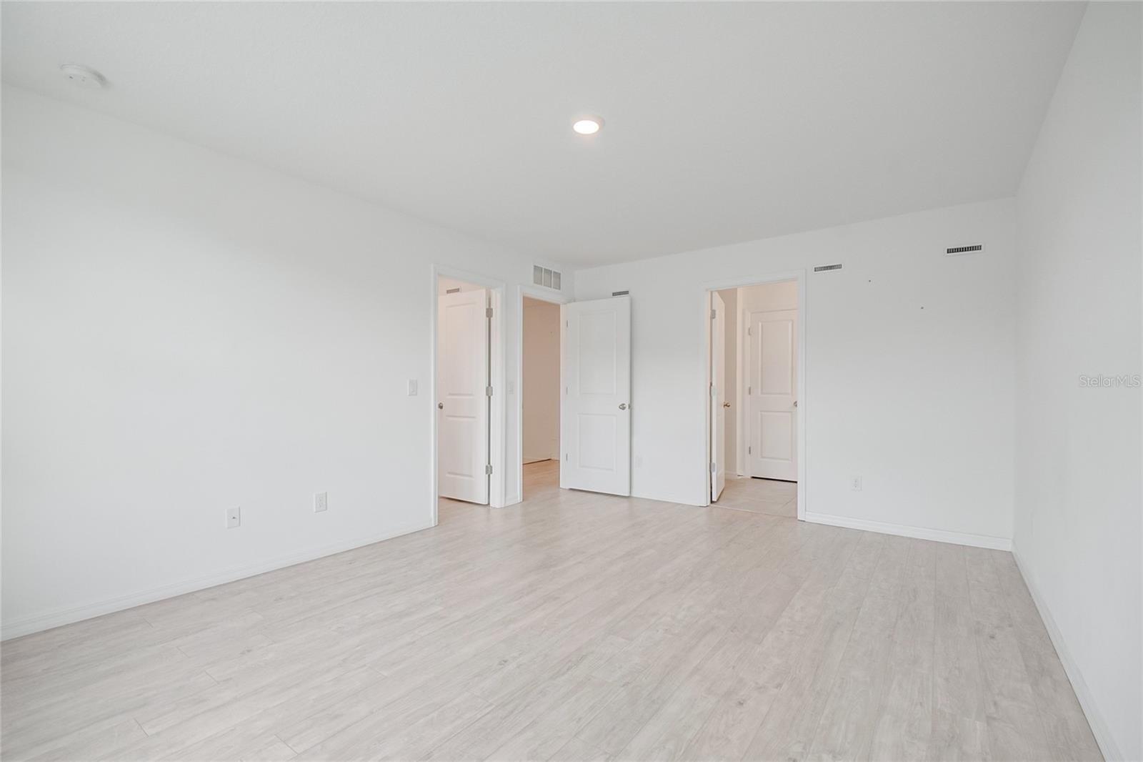 742 Longboat Dr Property Photo 23