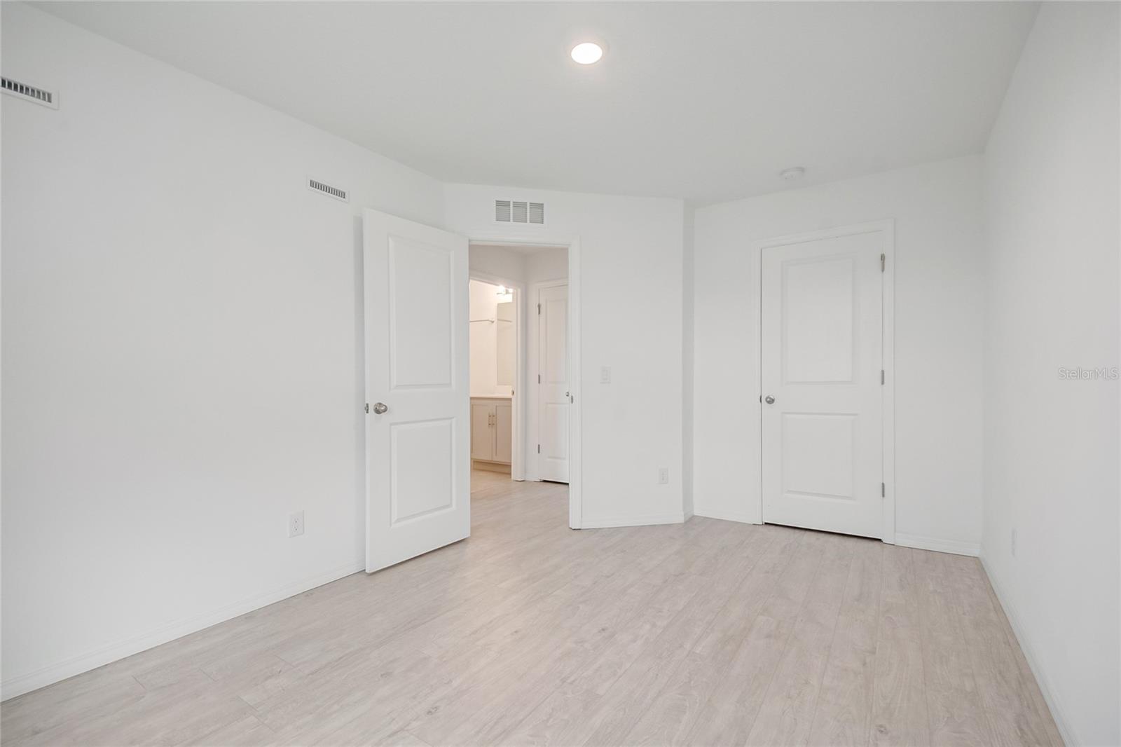 742 Longboat Dr Property Photo 32