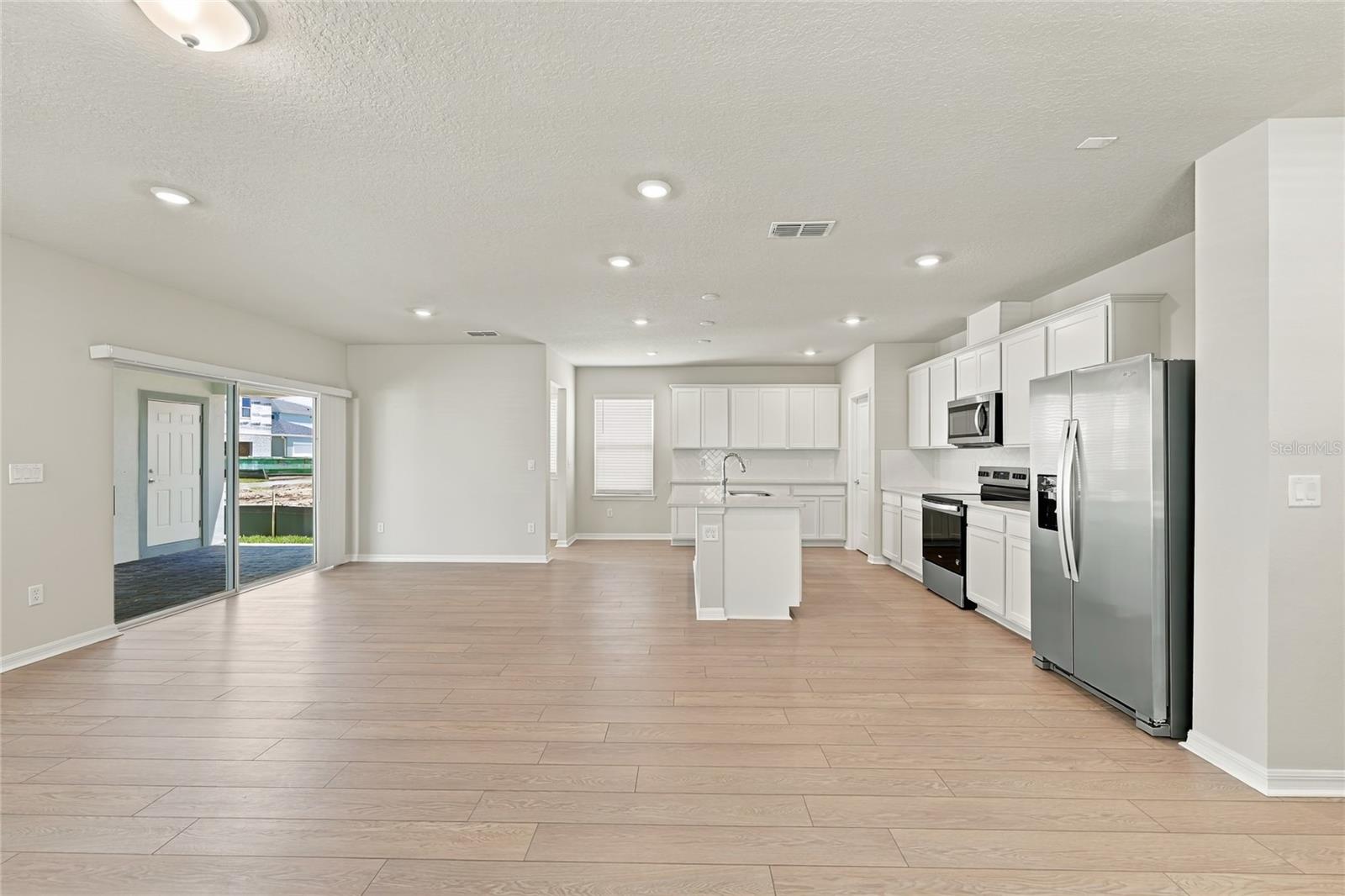 10507 Evening Star St Property Photo 11