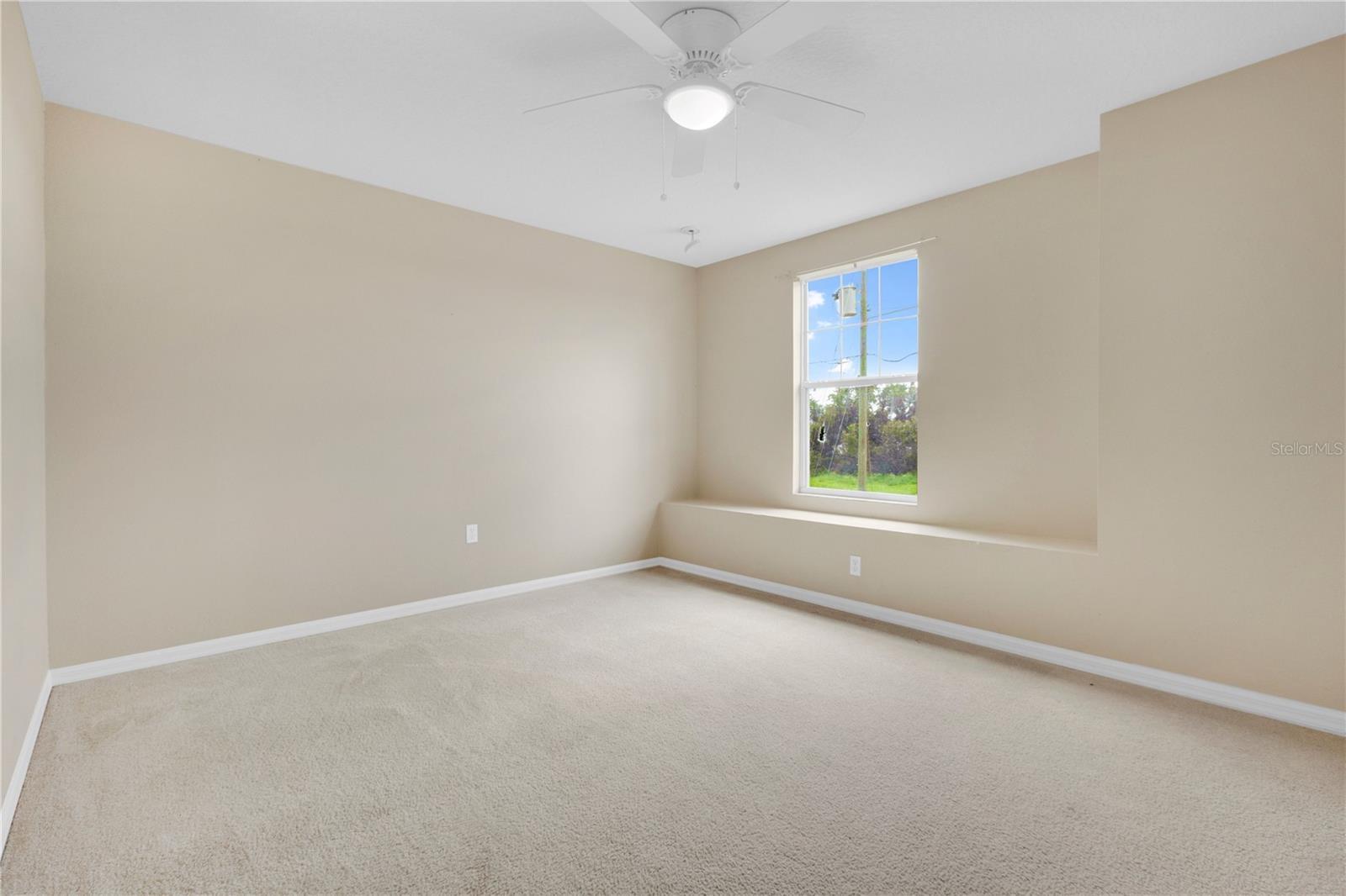 196 Athabasca Dr Property Photo 13