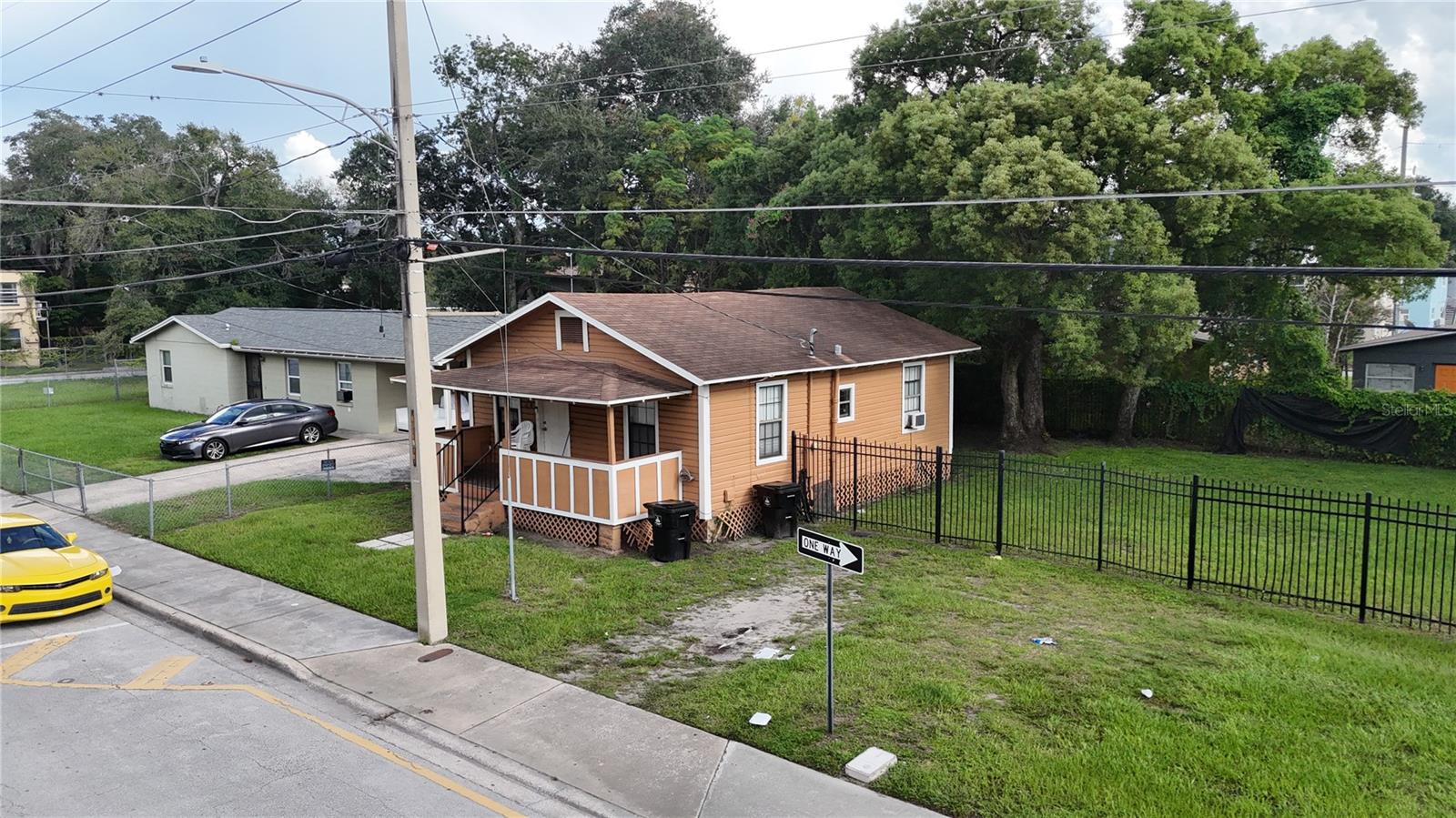 914 W South St Property Photo 1
