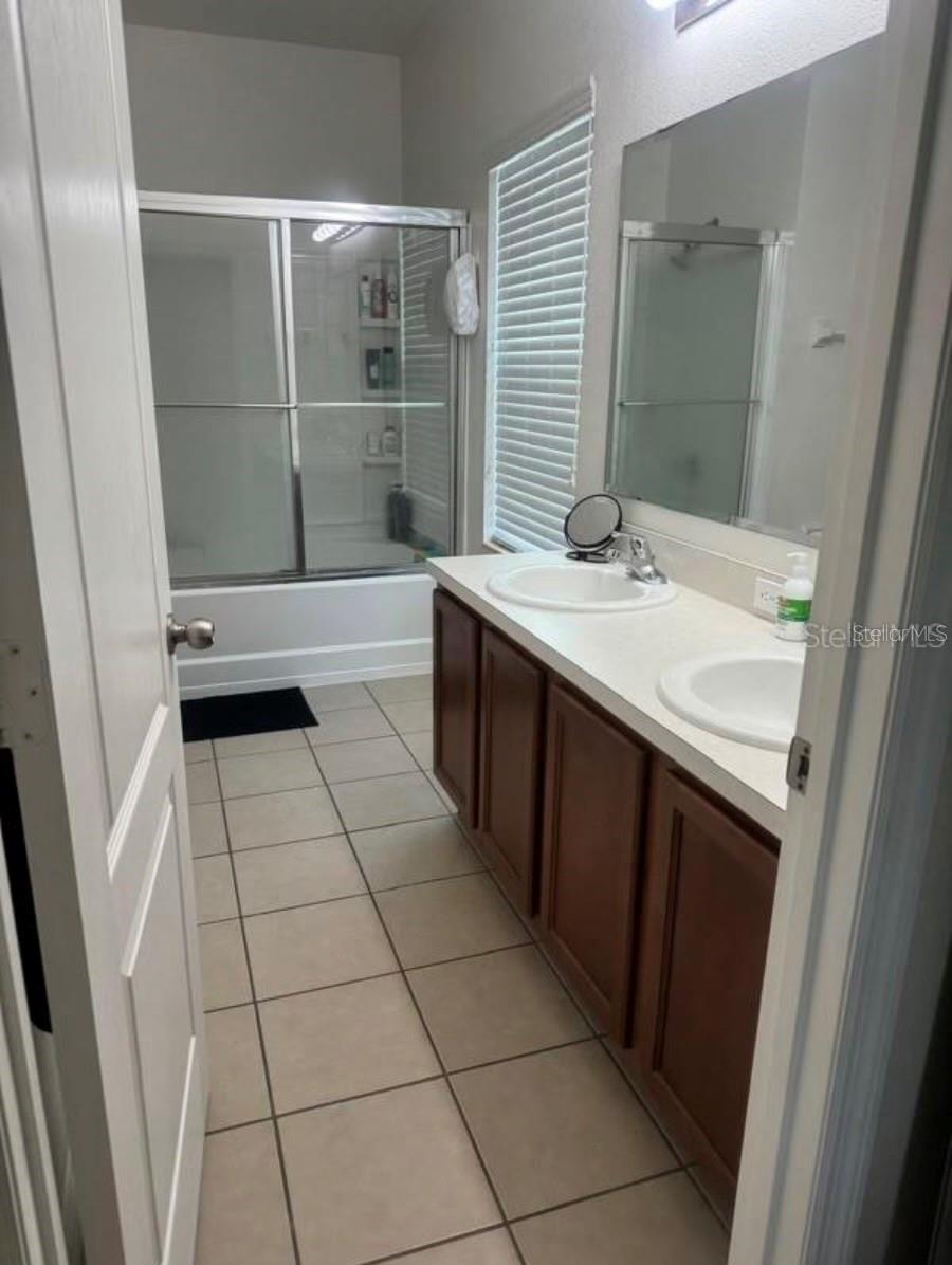 2260 Betsy Ross Ln Property Photo 4