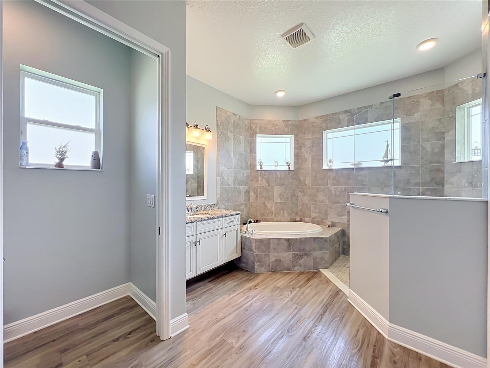 2595 Jolena Dr Property Photo 24