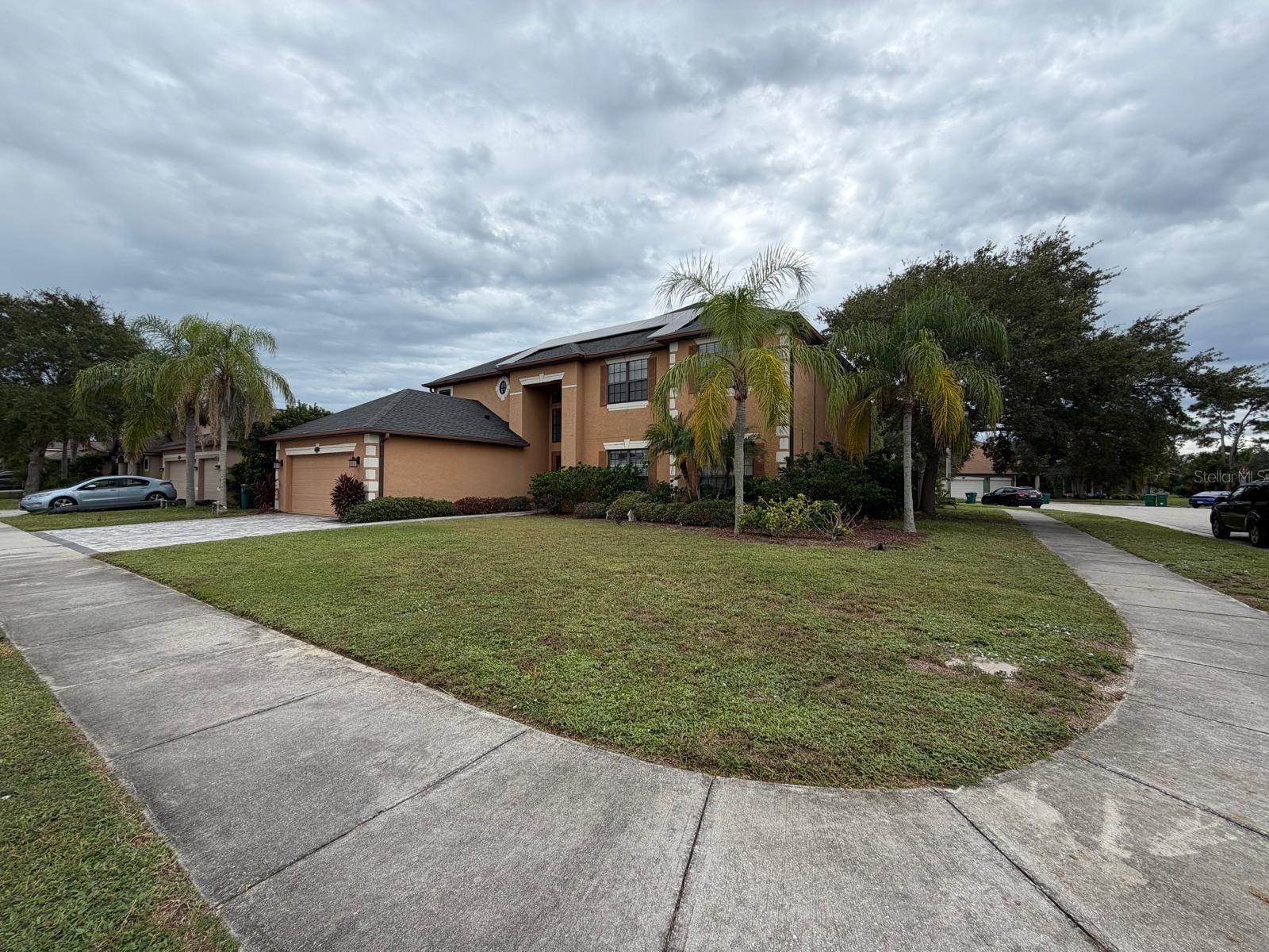1373 Bent Palm Dr Property Photo 2