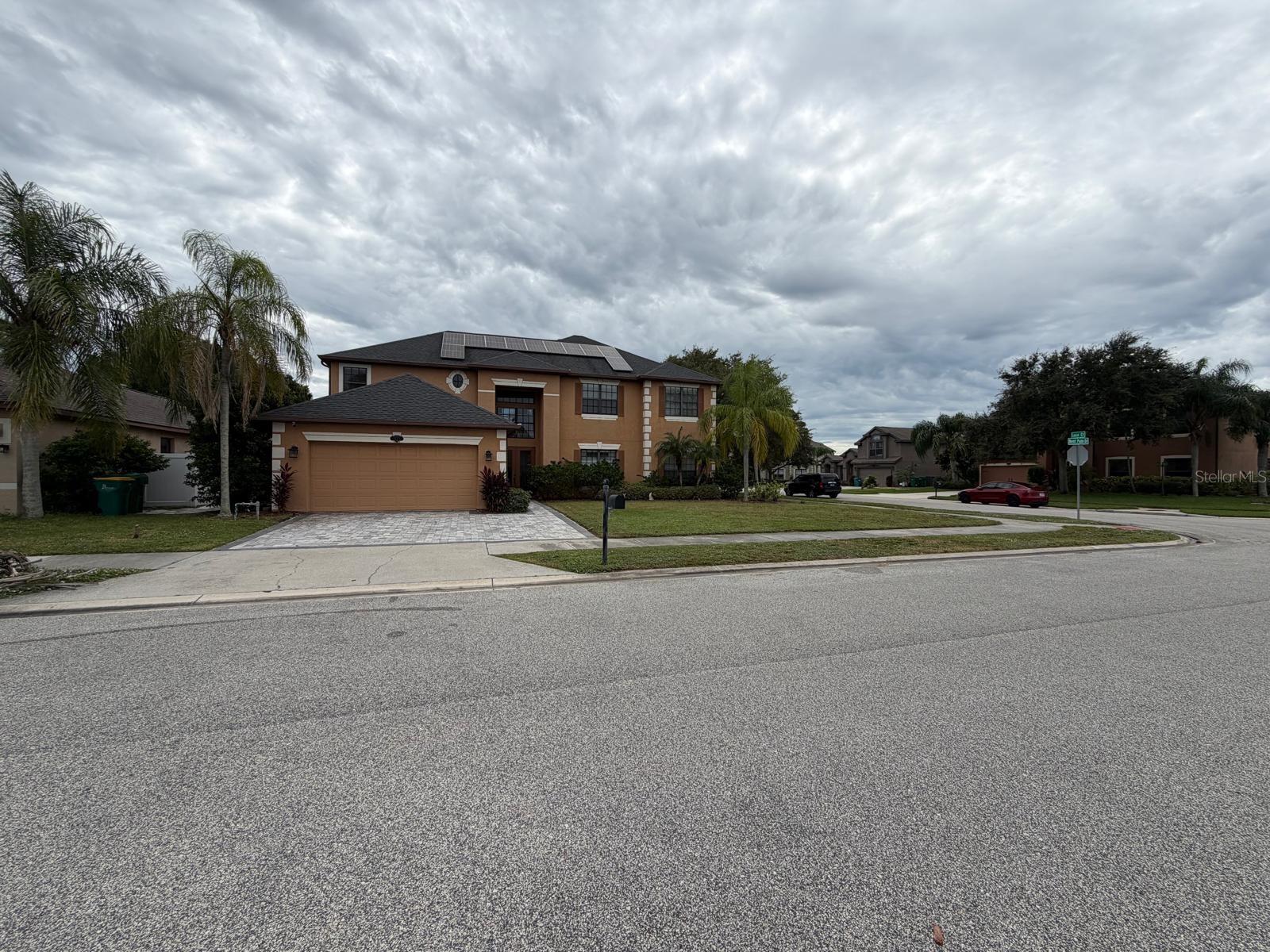 1373 Bent Palm Dr Property Photo 3