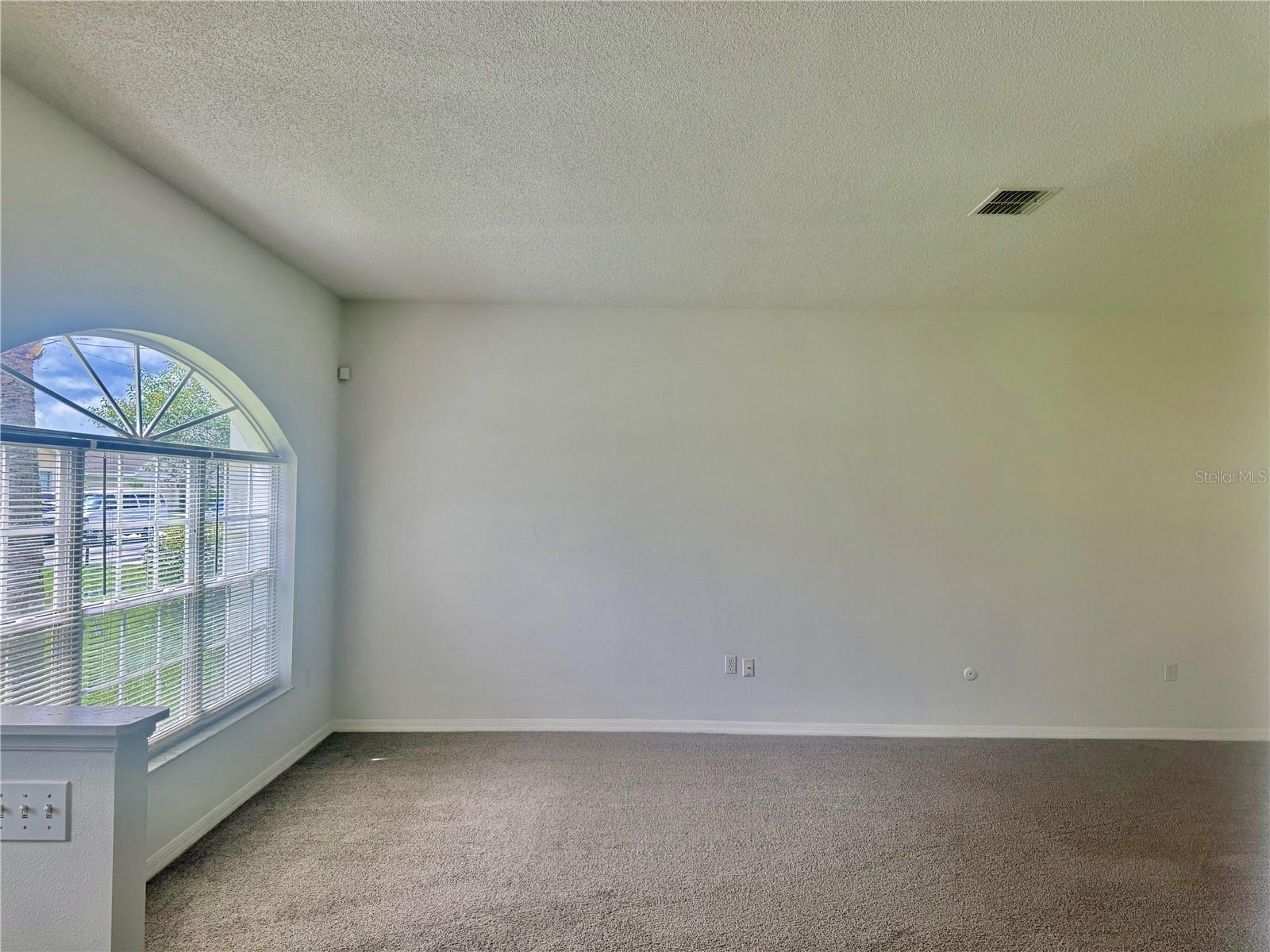 327 Alegriano Ct Property Photo 6