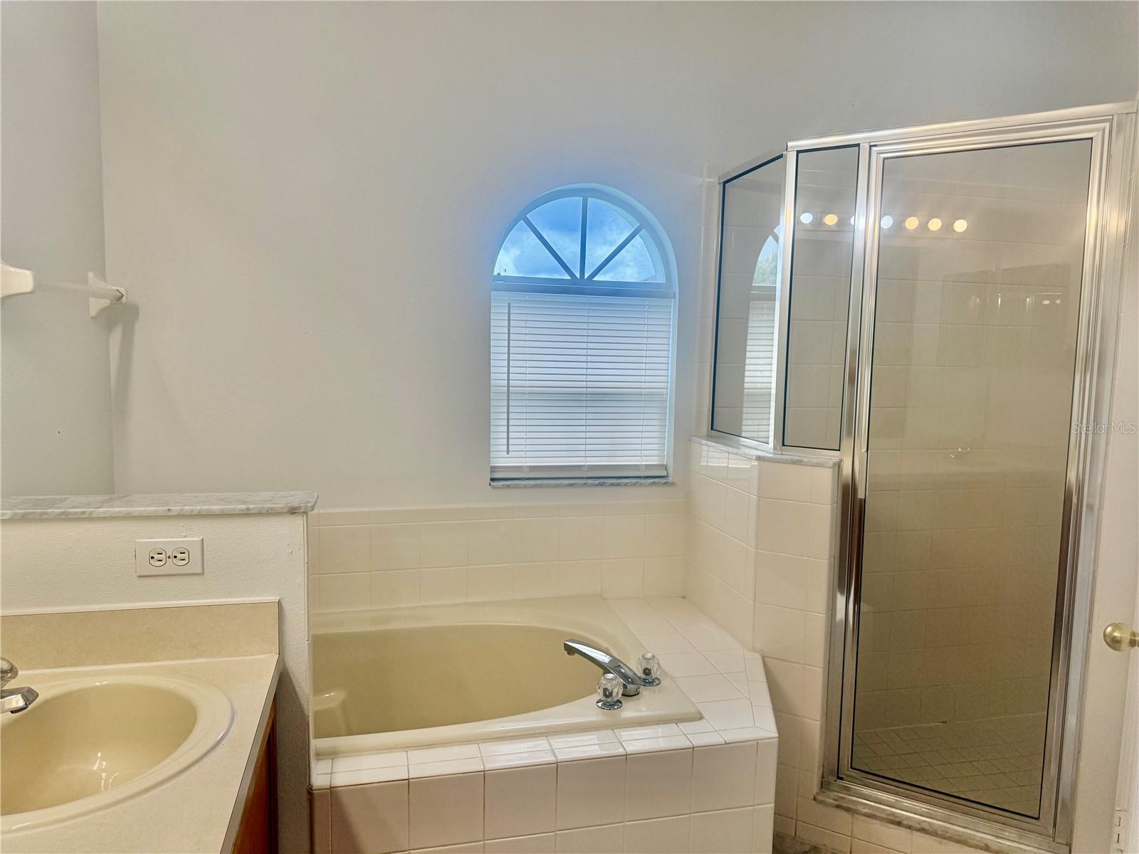 327 Alegriano Ct Property Photo 14