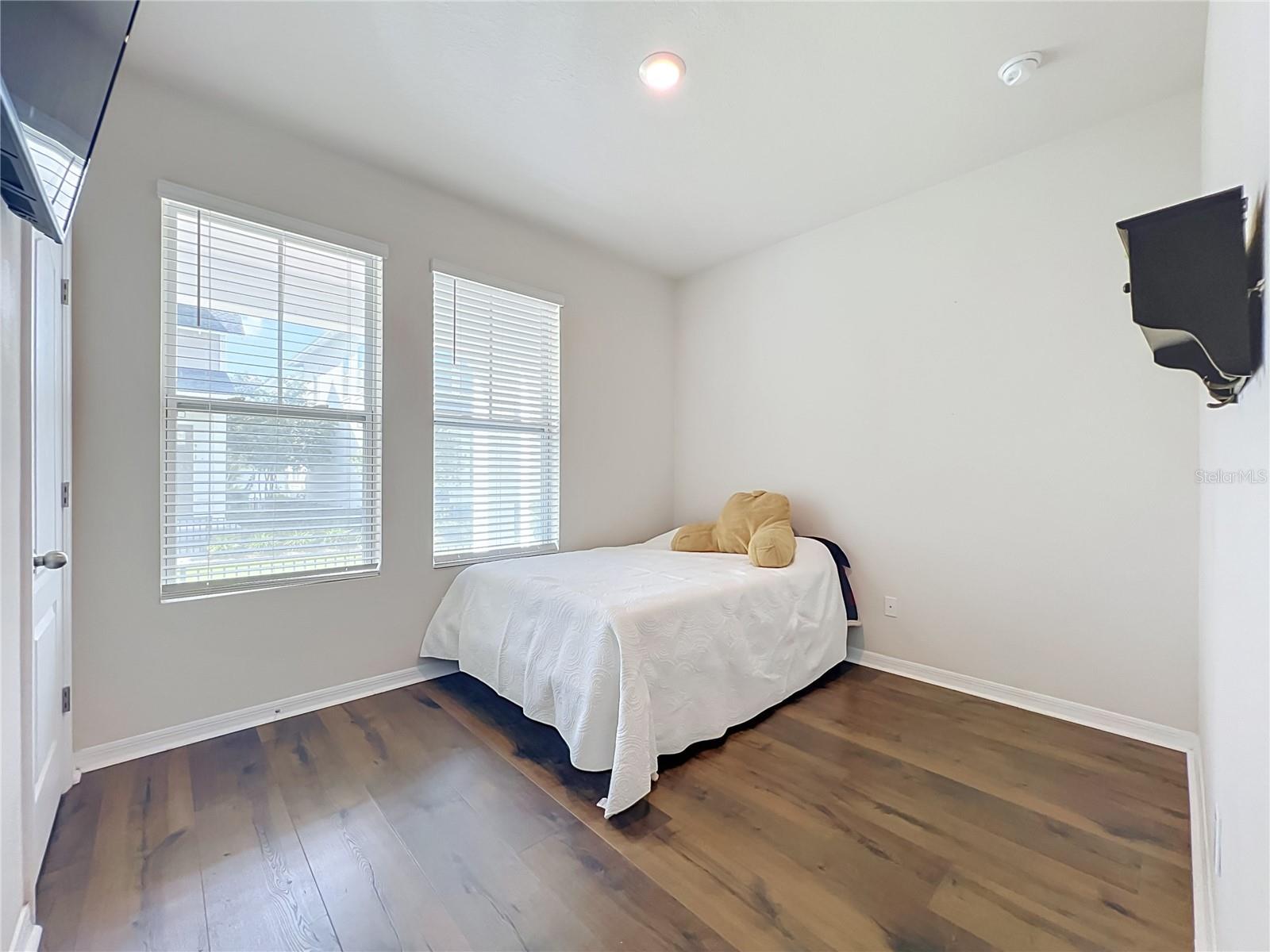 910 Trowman Aly Property Photo 48
