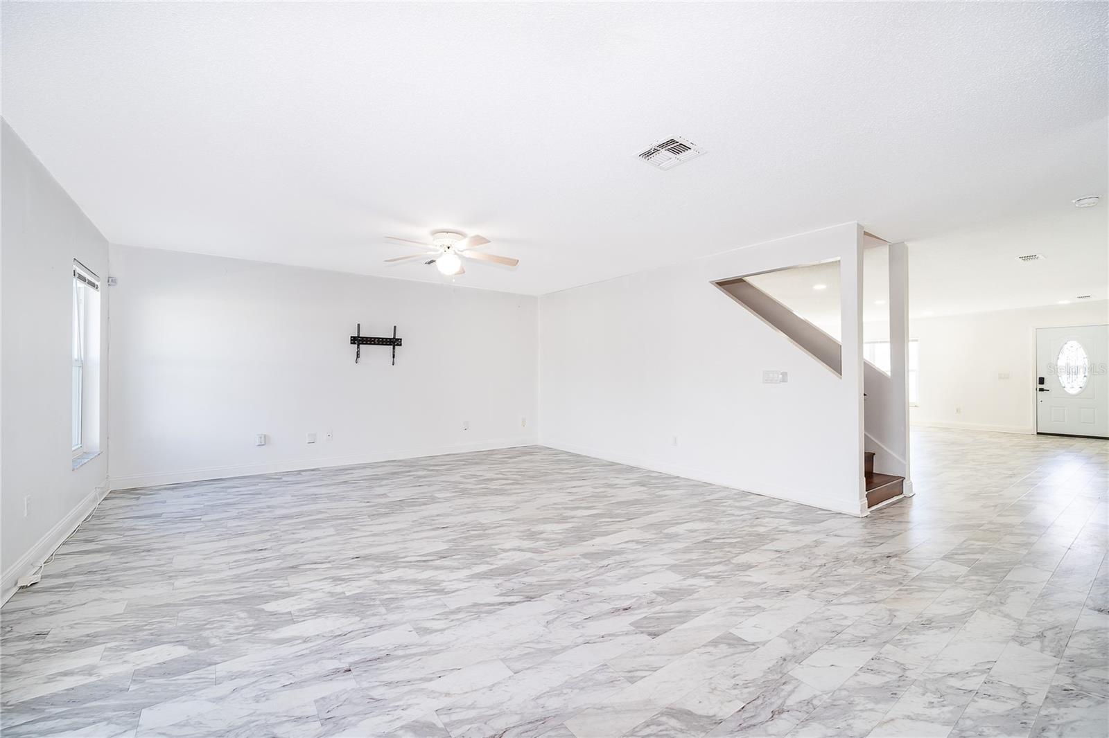 3102 Holland Dr Property Photo 6