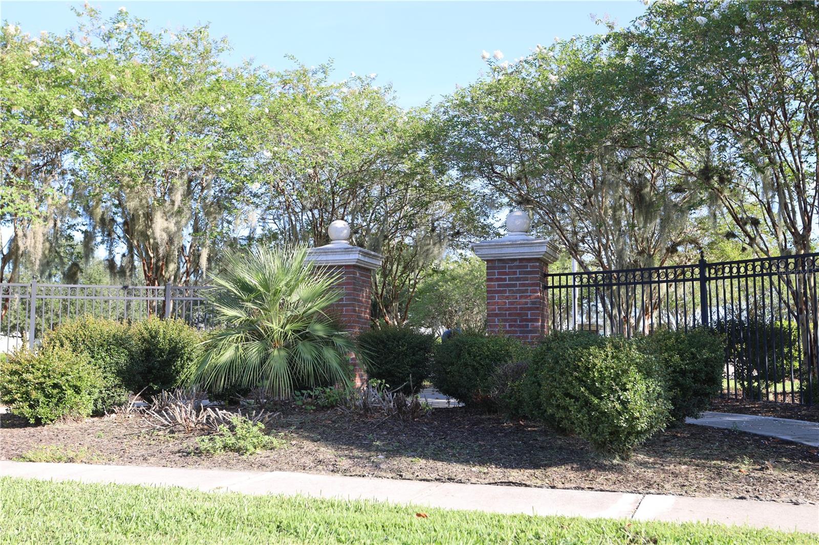 1921 Betsy Ross Ln Property Photo 33