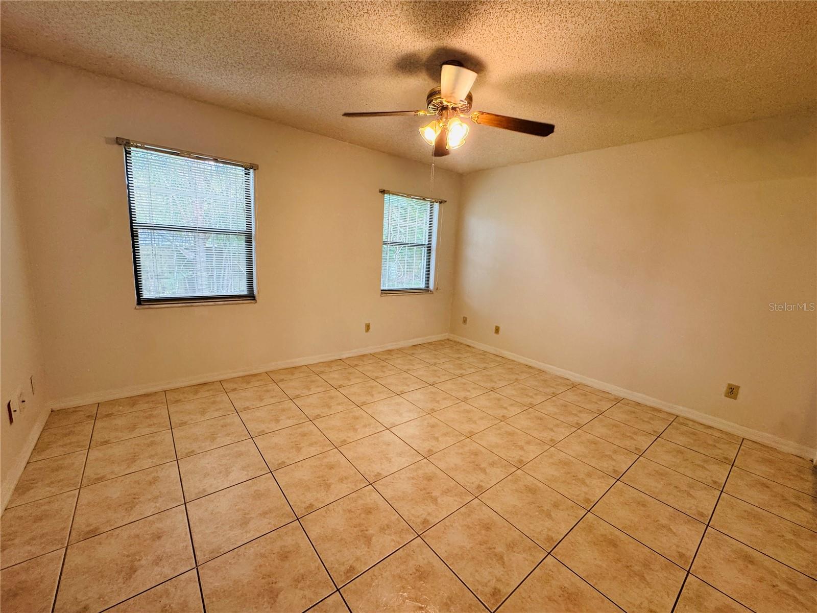 819 Chamberlain Loop Property Photo 5