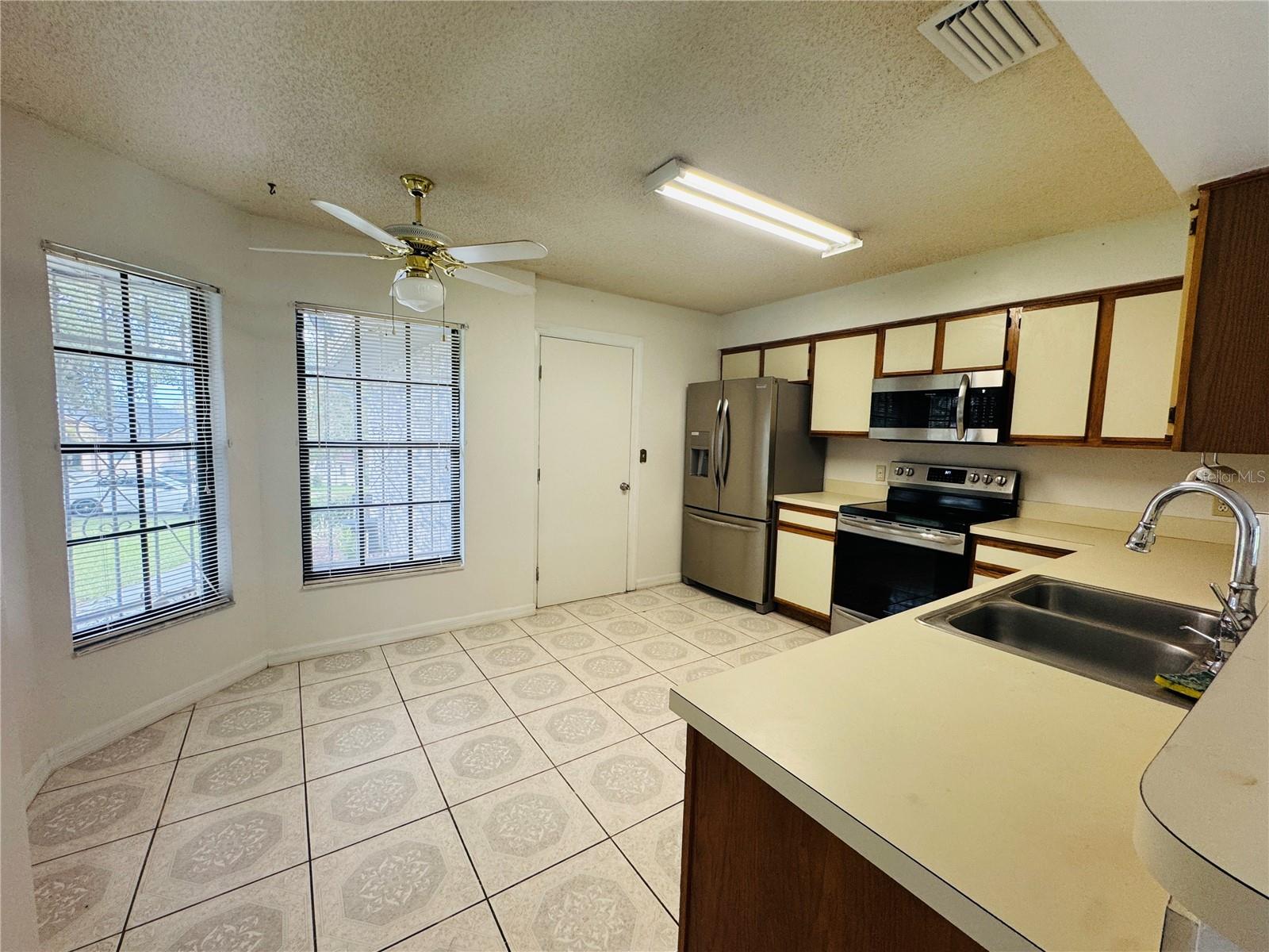 819 Chamberlain Loop Property Photo 10