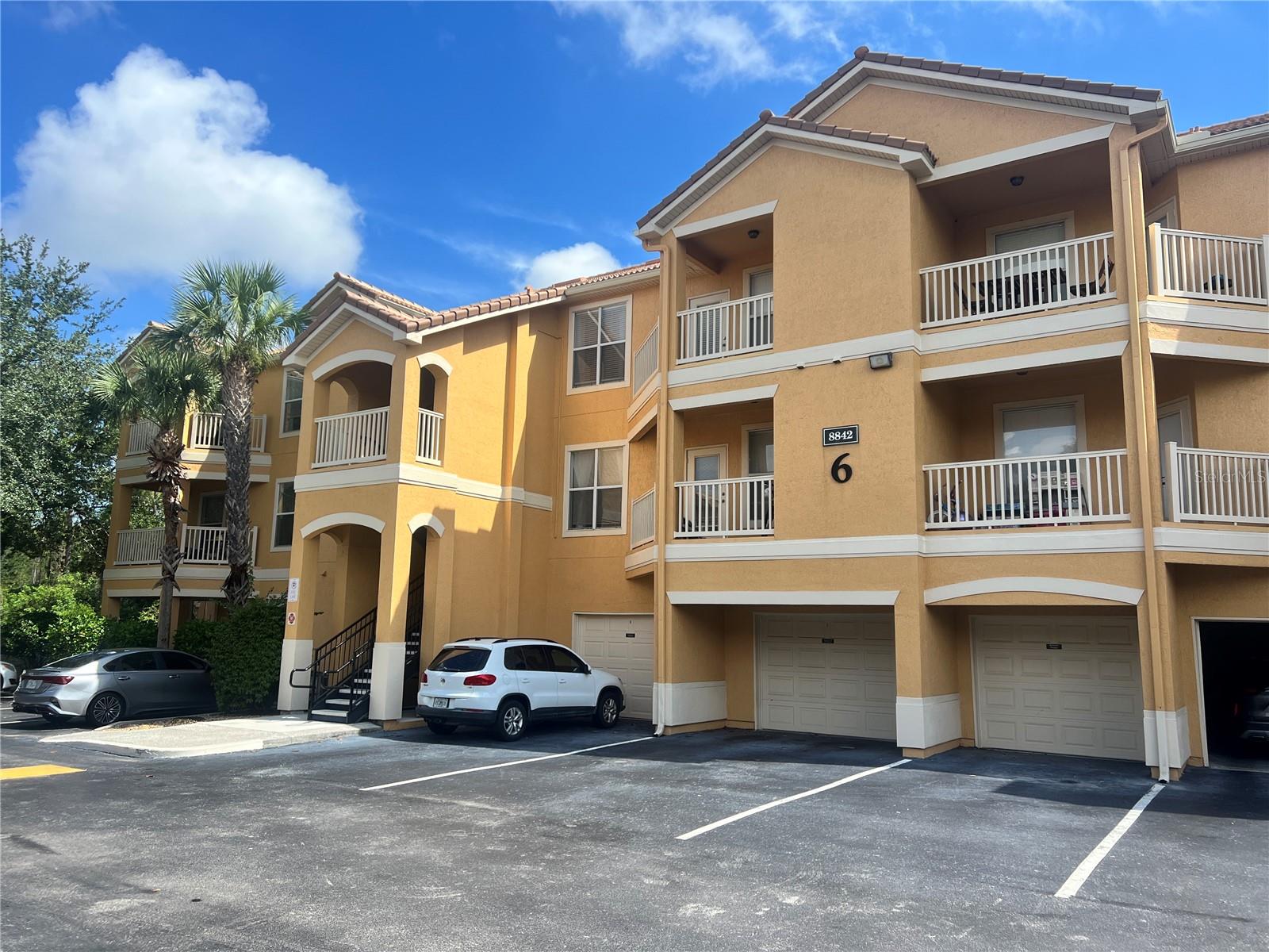 8842 VILLA VIEW CIR #203 Property Photo 1