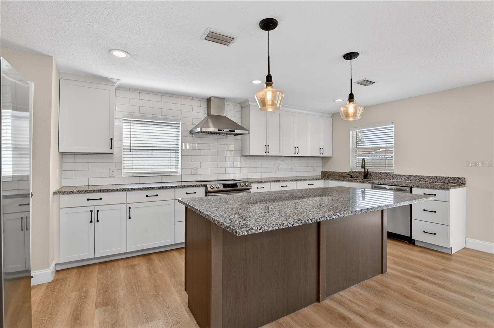 1330 Meadowbrook St Property Photo 4